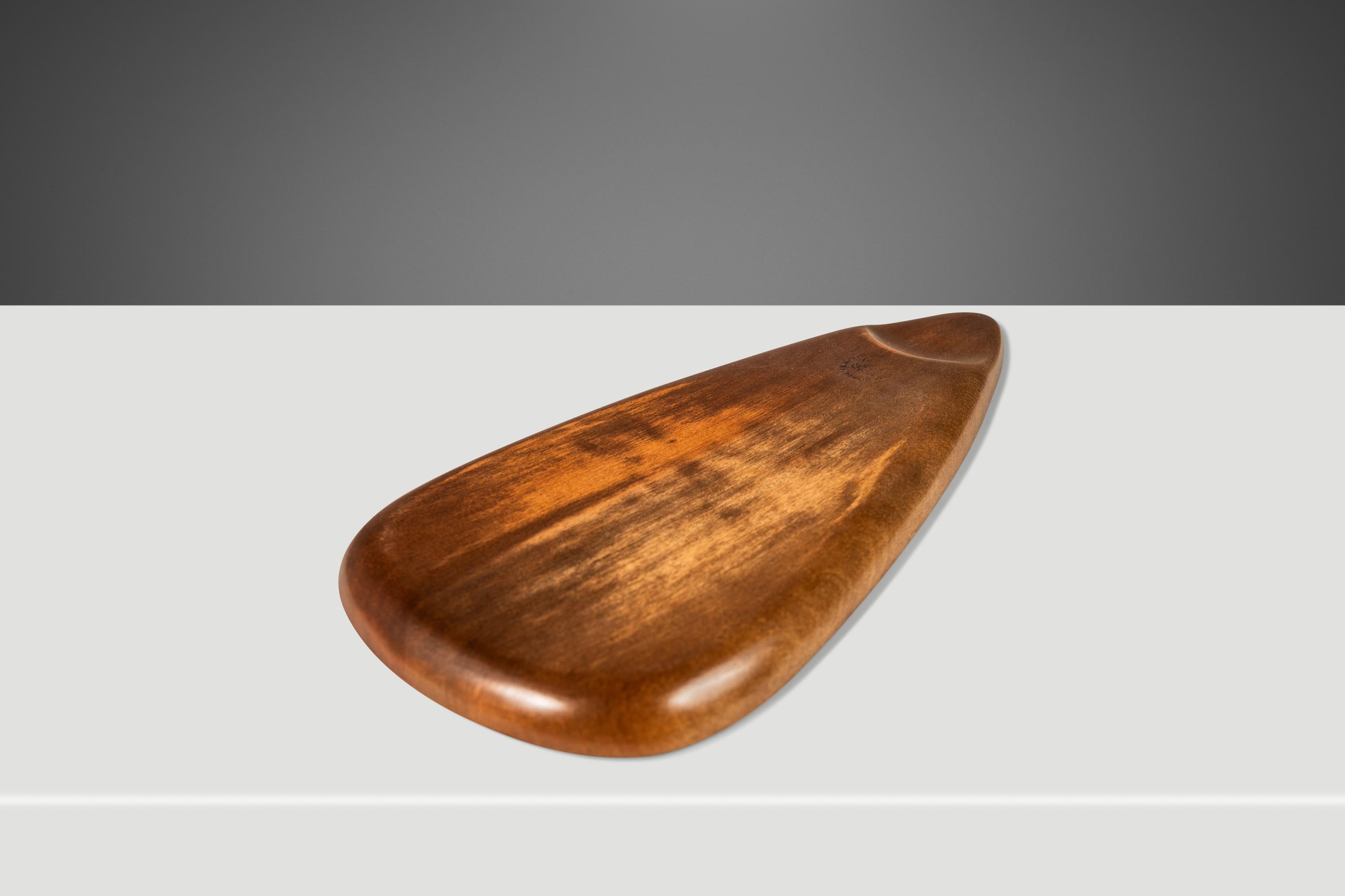 Ensemble de quatre plateaux de service en noyer et liège de style The Modernity, Japon, c. 1970. Bon état - En vente à Deland, FL