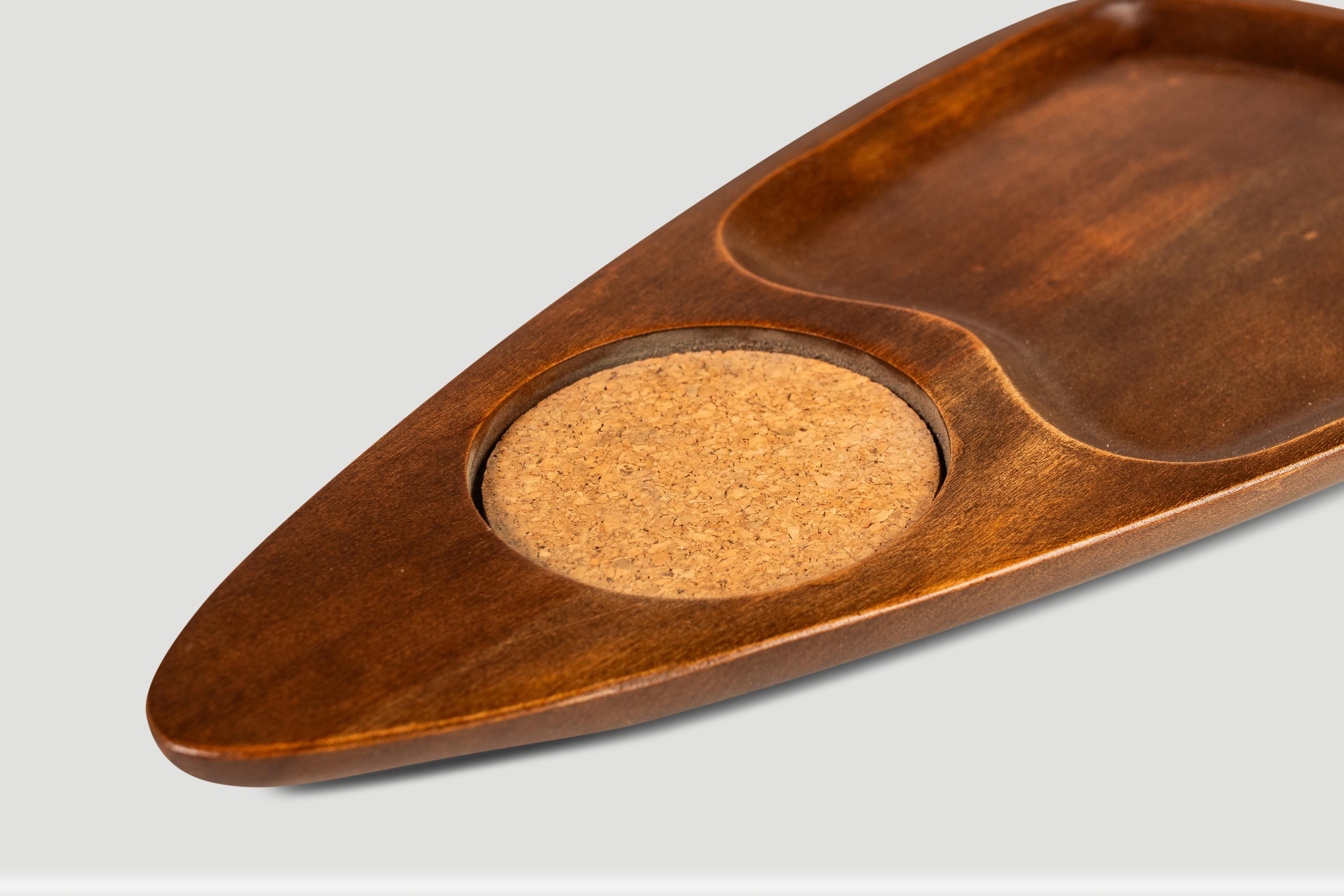 Ensemble de quatre plateaux de service en noyer et liège de style The Modernity, Japon, c. 1970. en vente 1