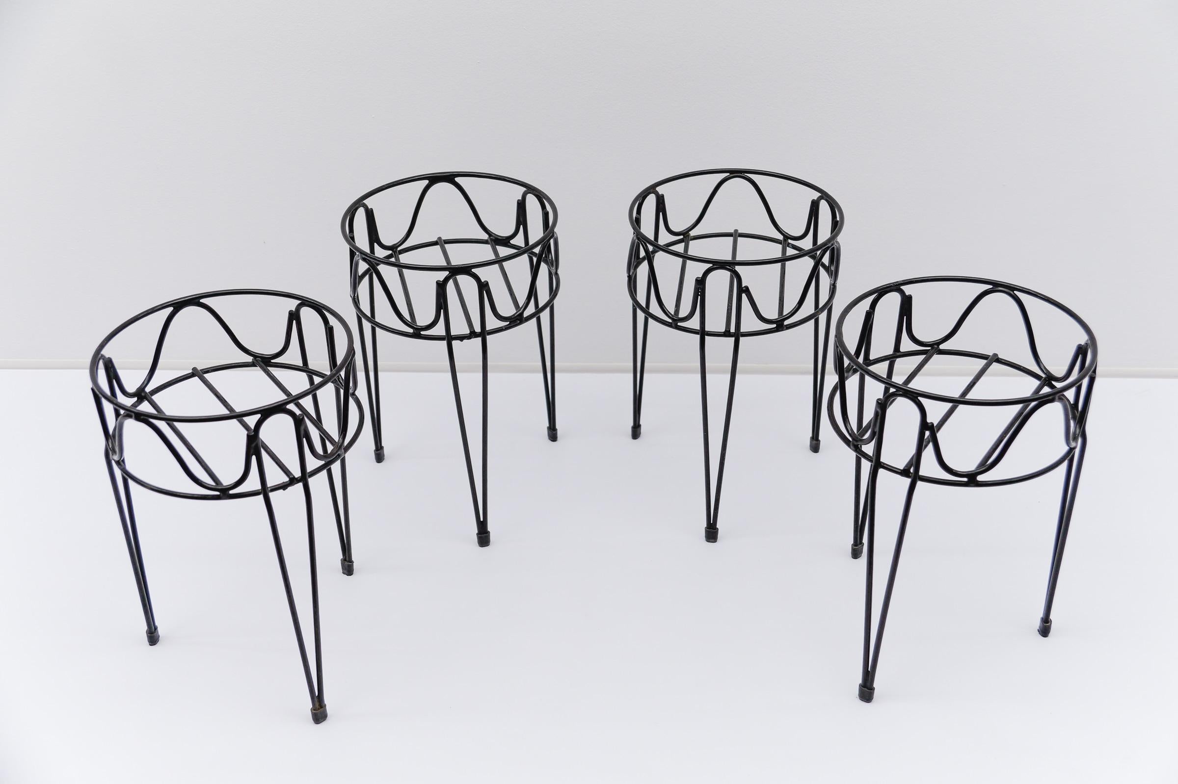 Ensemble de quatre porte-fleurs en métal en forme de corde, 1950 Suède en vente 8