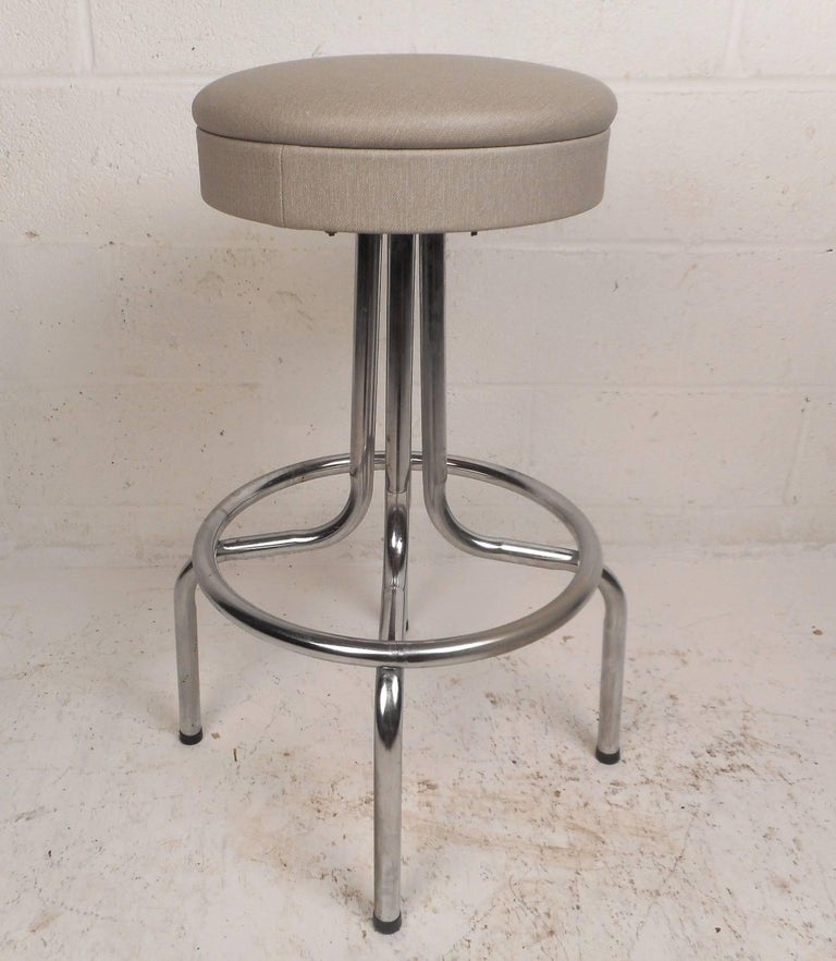 Set of Four MidCentury Modern Swivel Bar Stools For Sale at 1stdibs