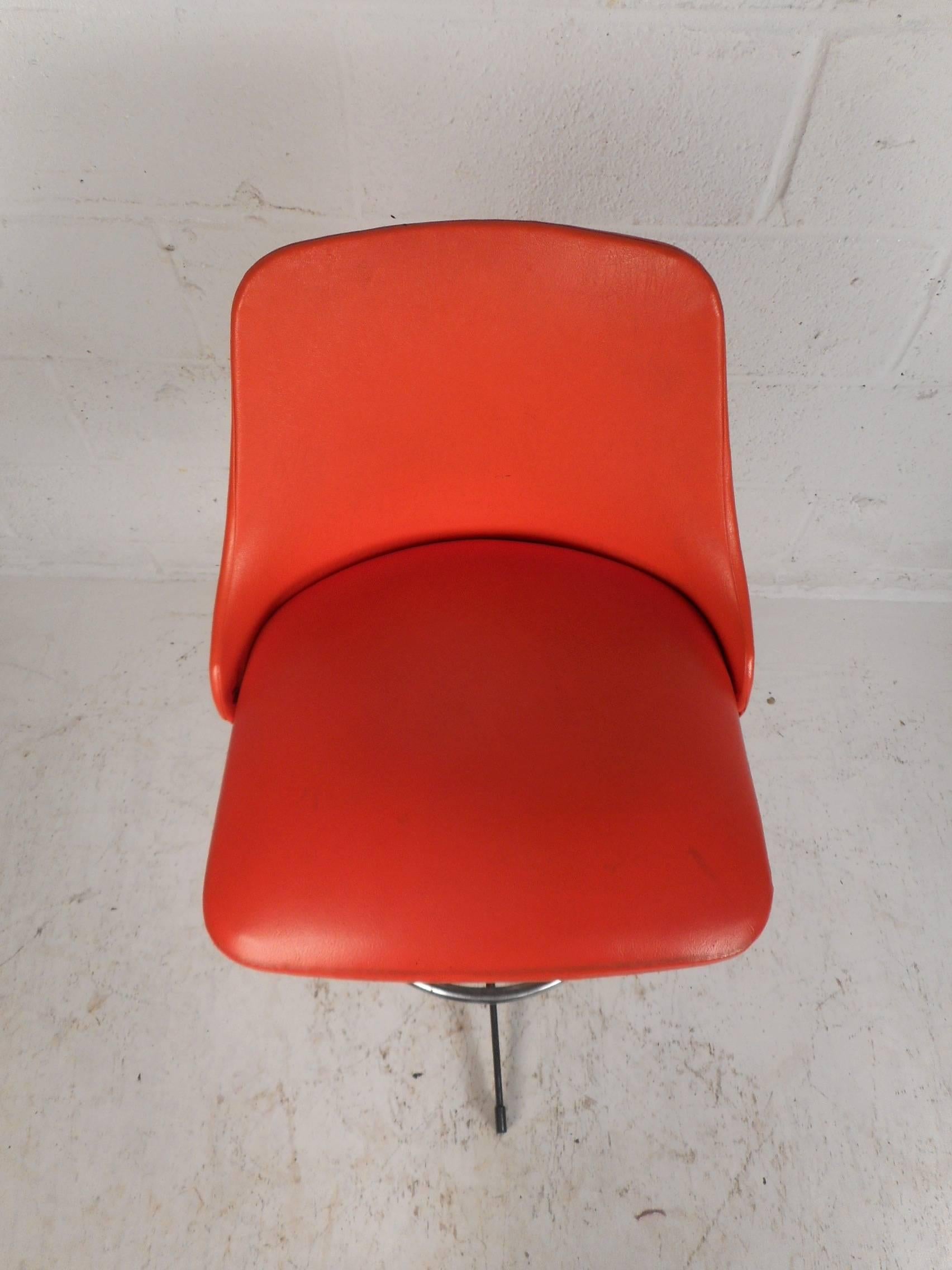 Set of Four Mid-Century Modern Swivel Bar Stools 1