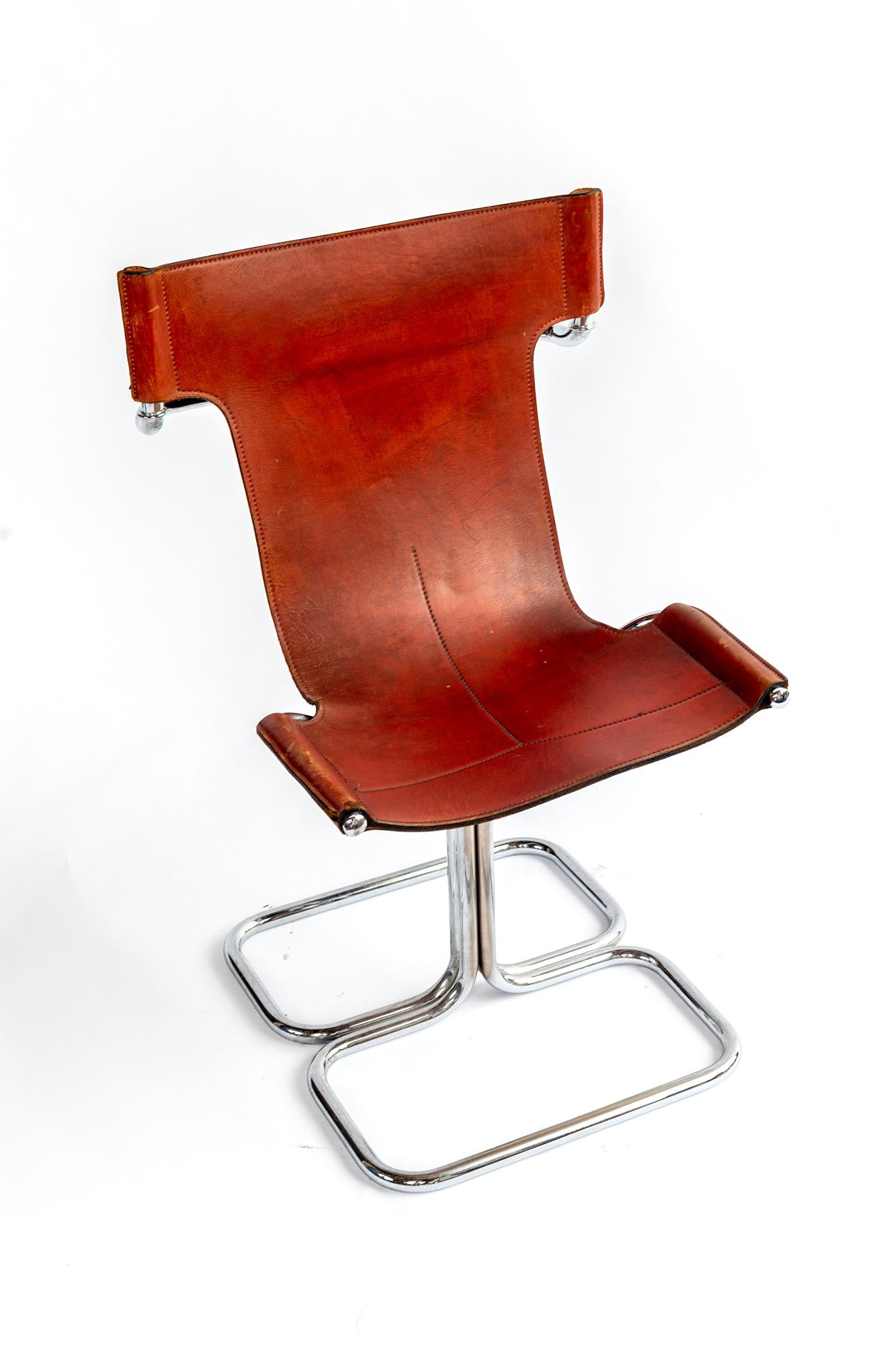 Italian Set of Four Mid-Century Modern T Chairs in Chrome and Cognac Leather. For Sale