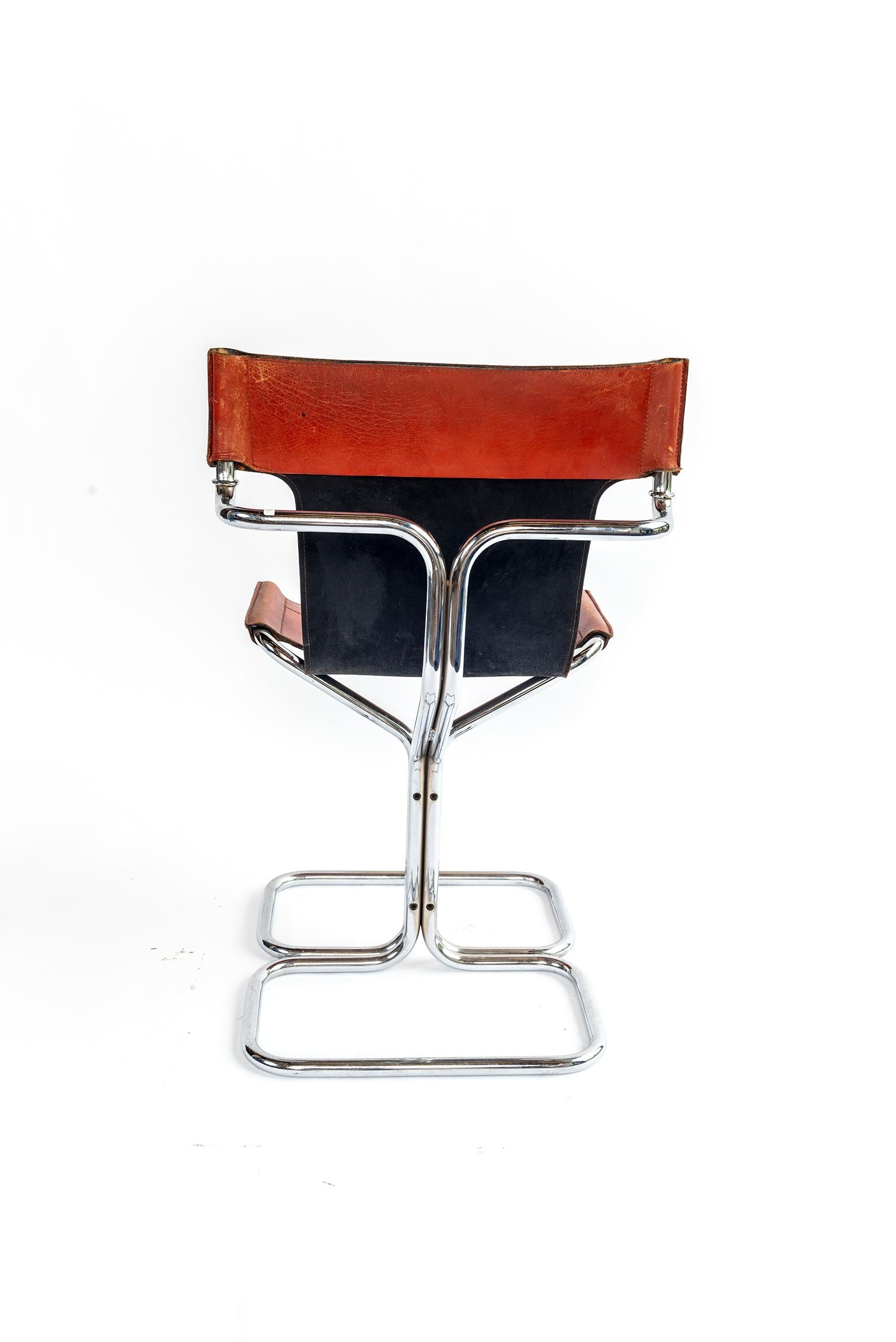 Late 20th Century Set of Four Mid-Century Modern T Chairs in Chrome and Cognac Leather. For Sale