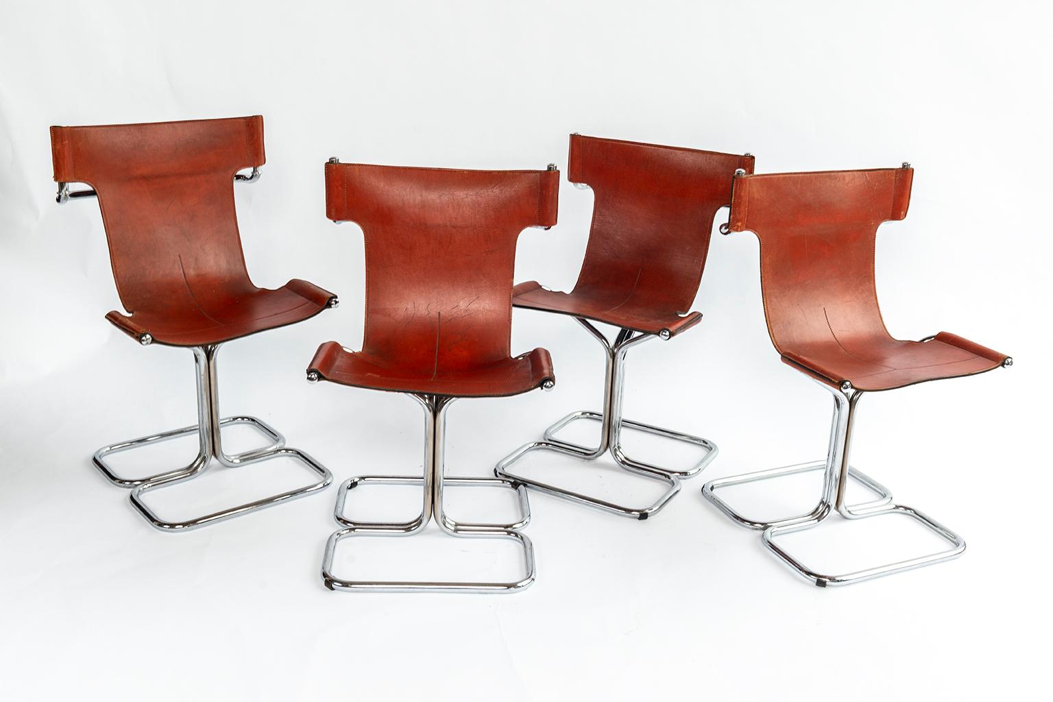 Set of Four Mid-Century Modern T Chairs in Chrome and Cognac Leather. For Sale 1