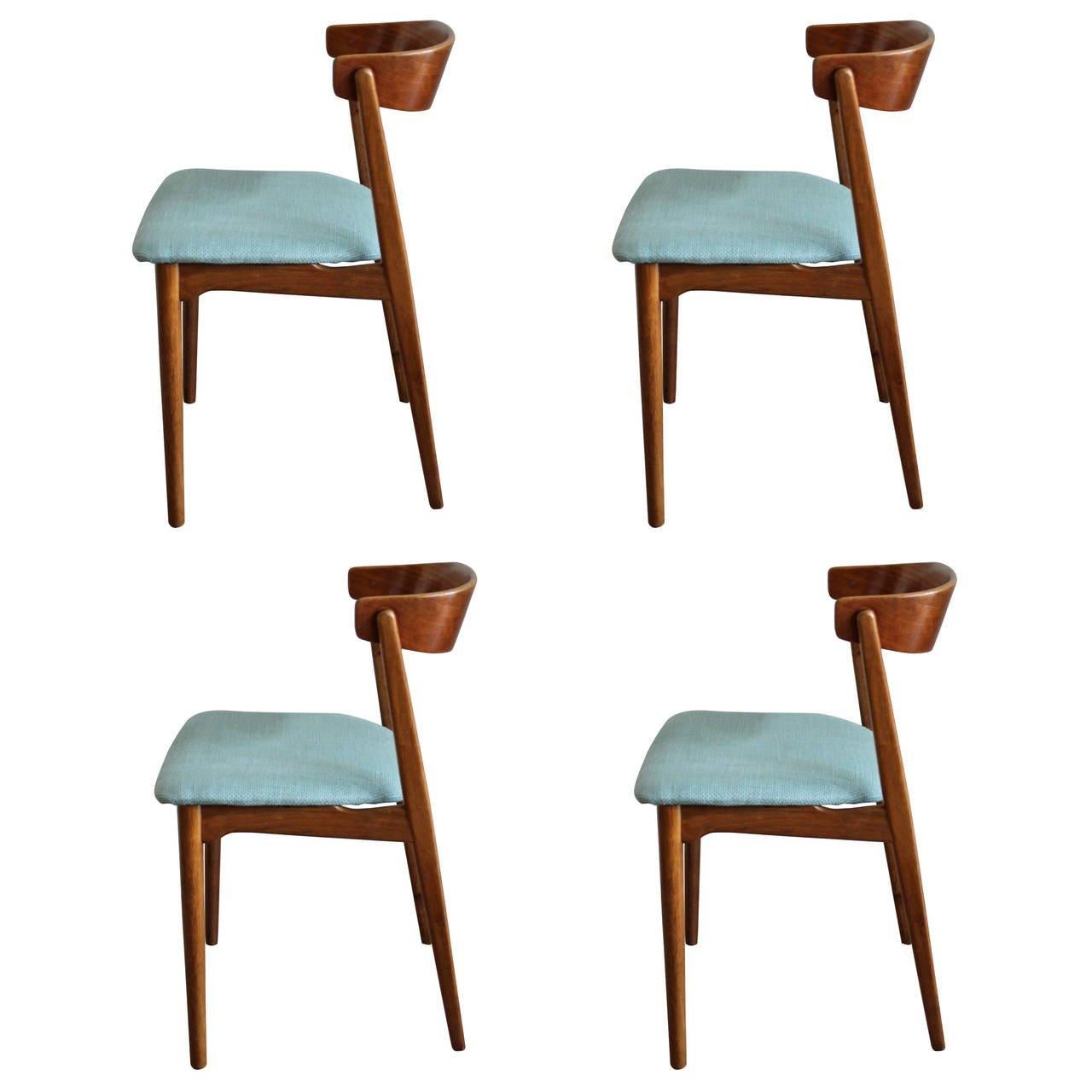 Set of Four Mid-Century Modern Teak Chairs In Good Condition For Sale In San Antonio, TX