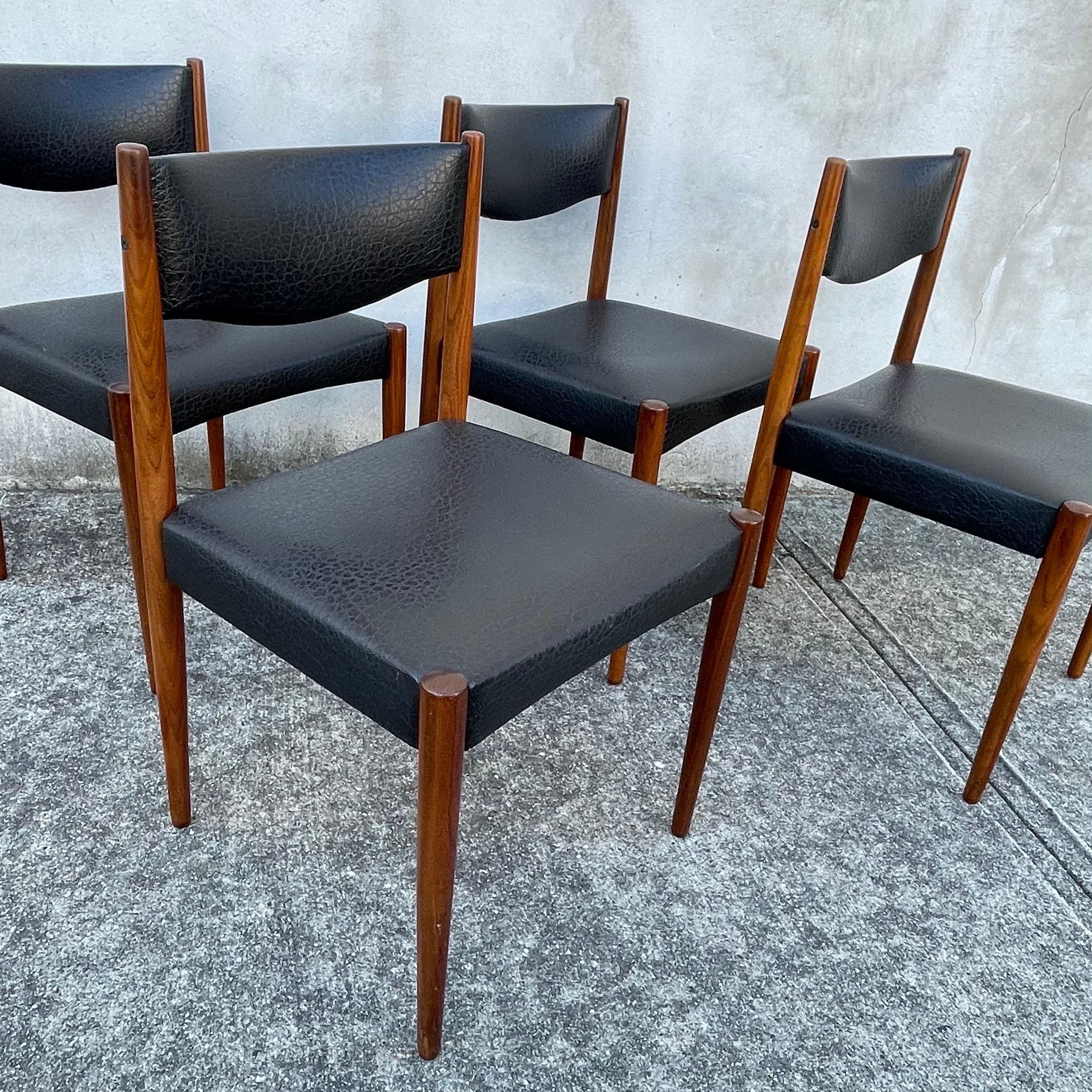 Set of Four Mid-Century Modern Teak Dining Chairs, Faux Black Leather Seats In Good Condition In Bedford Hills, NY