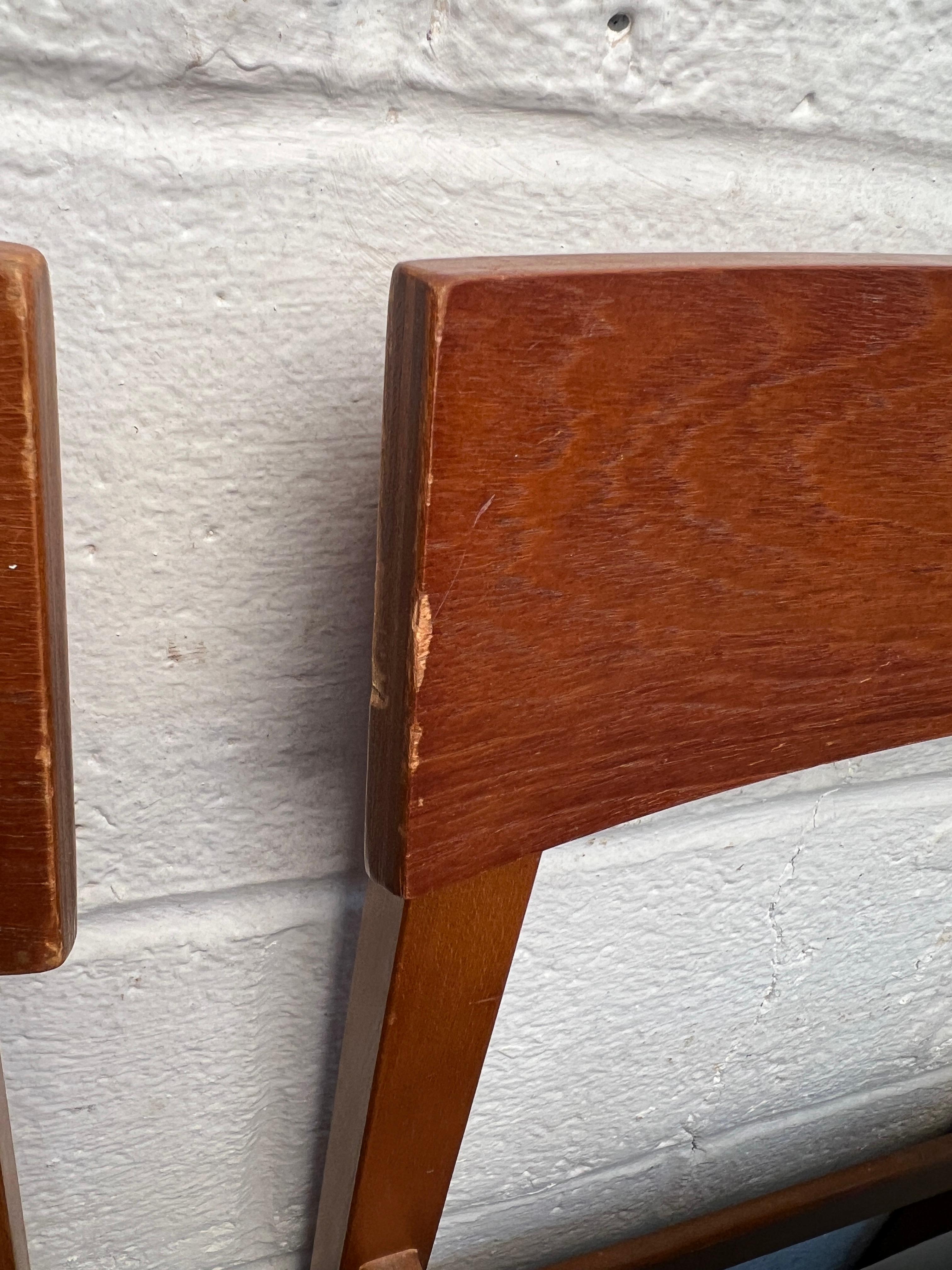 Set di quattro sedie da pranzo in teak moderne di metà secolo in vendita 4