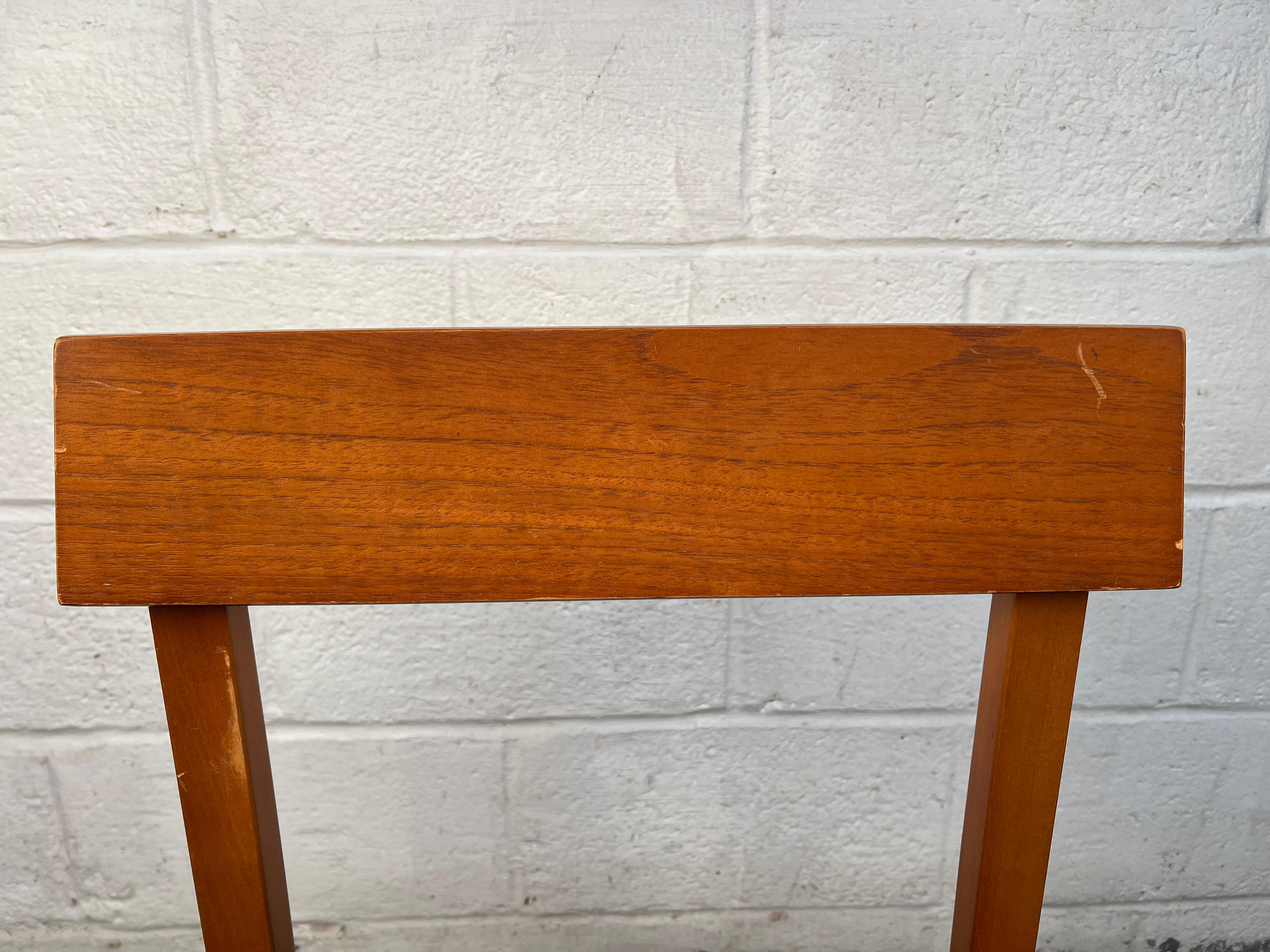 Set di quattro sedie da pranzo in teak moderne di metà secolo in vendita 8