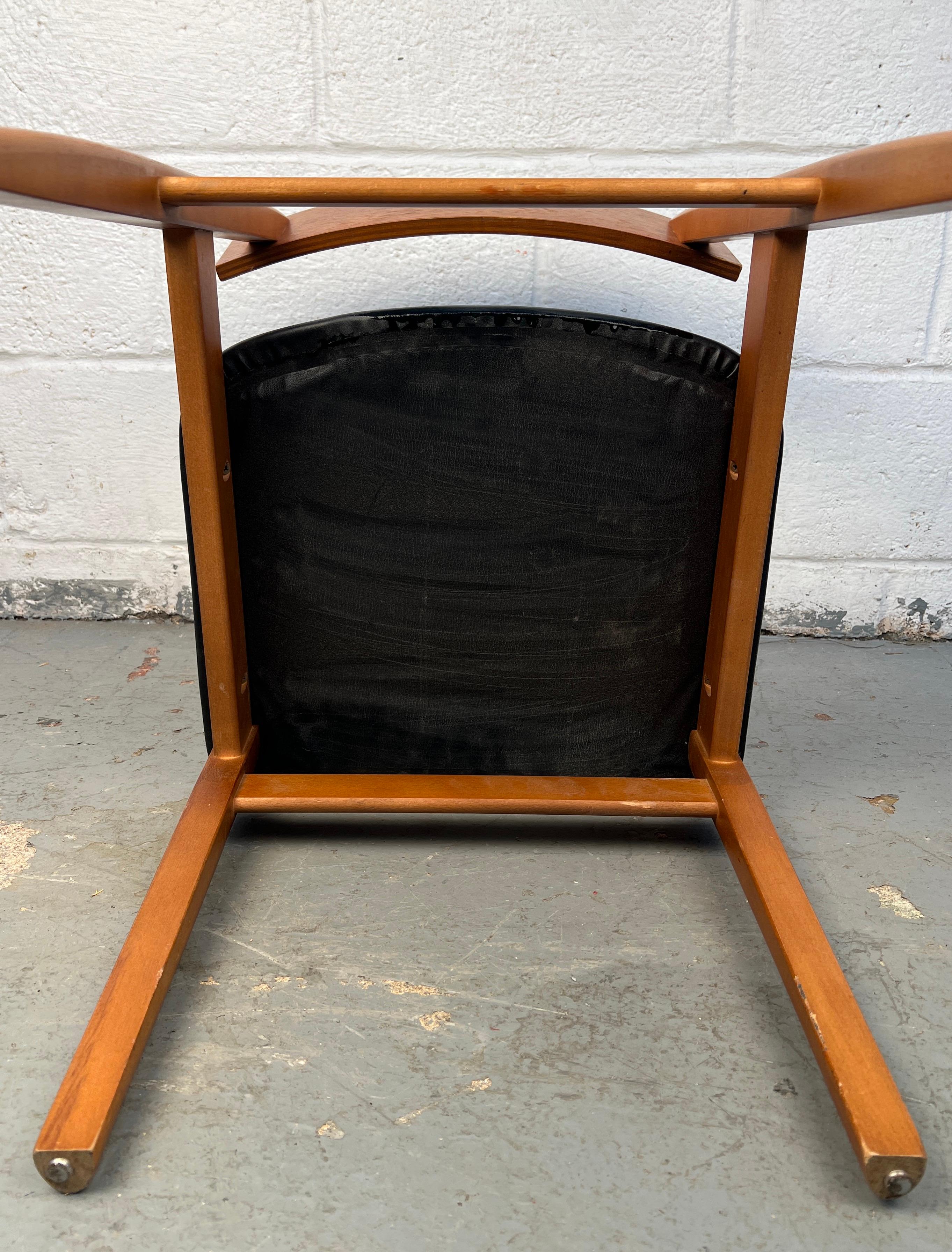 Set di quattro sedie da pranzo in teak moderne di metà secolo in vendita 11