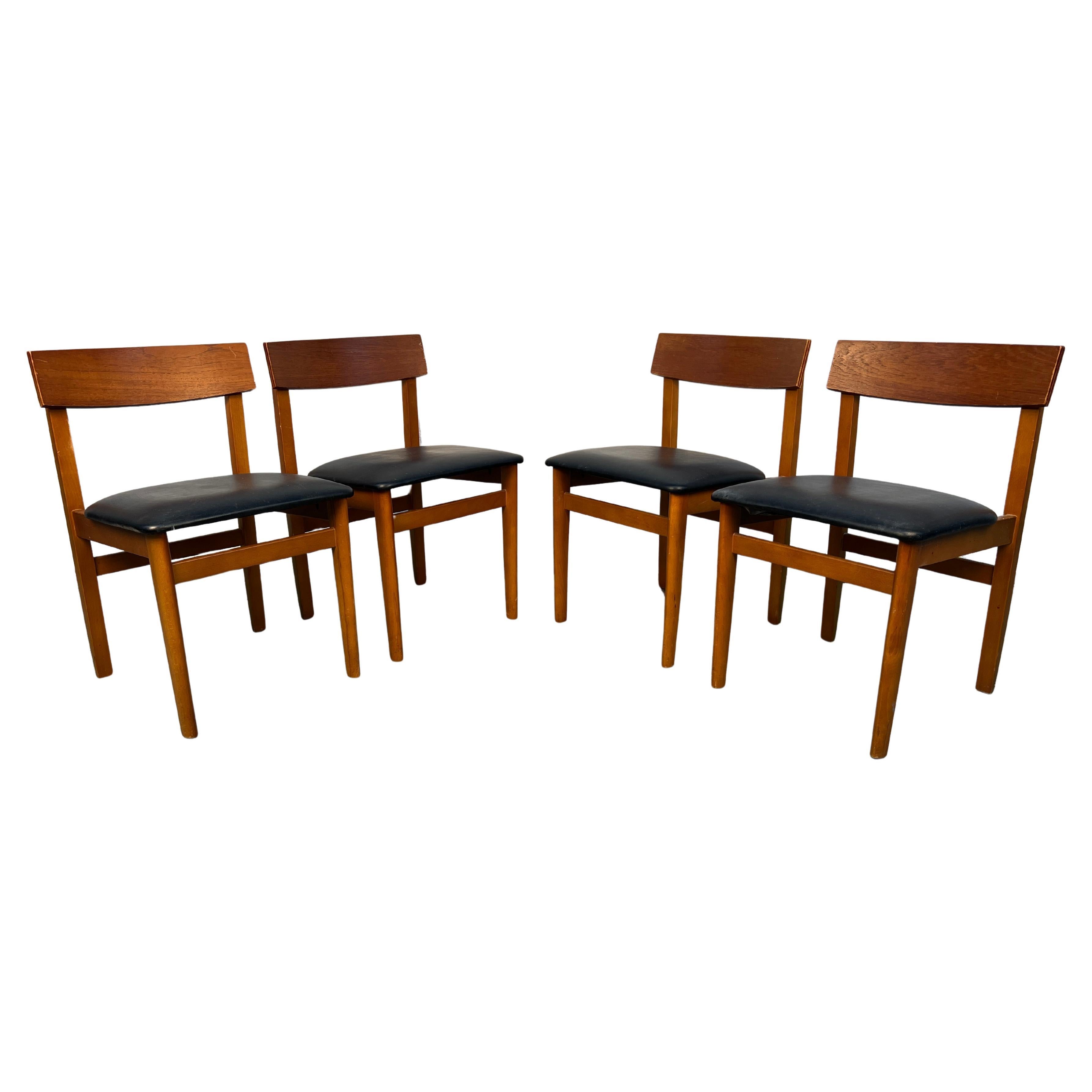 Set di quattro sedie da pranzo in teak moderne di metà secolo