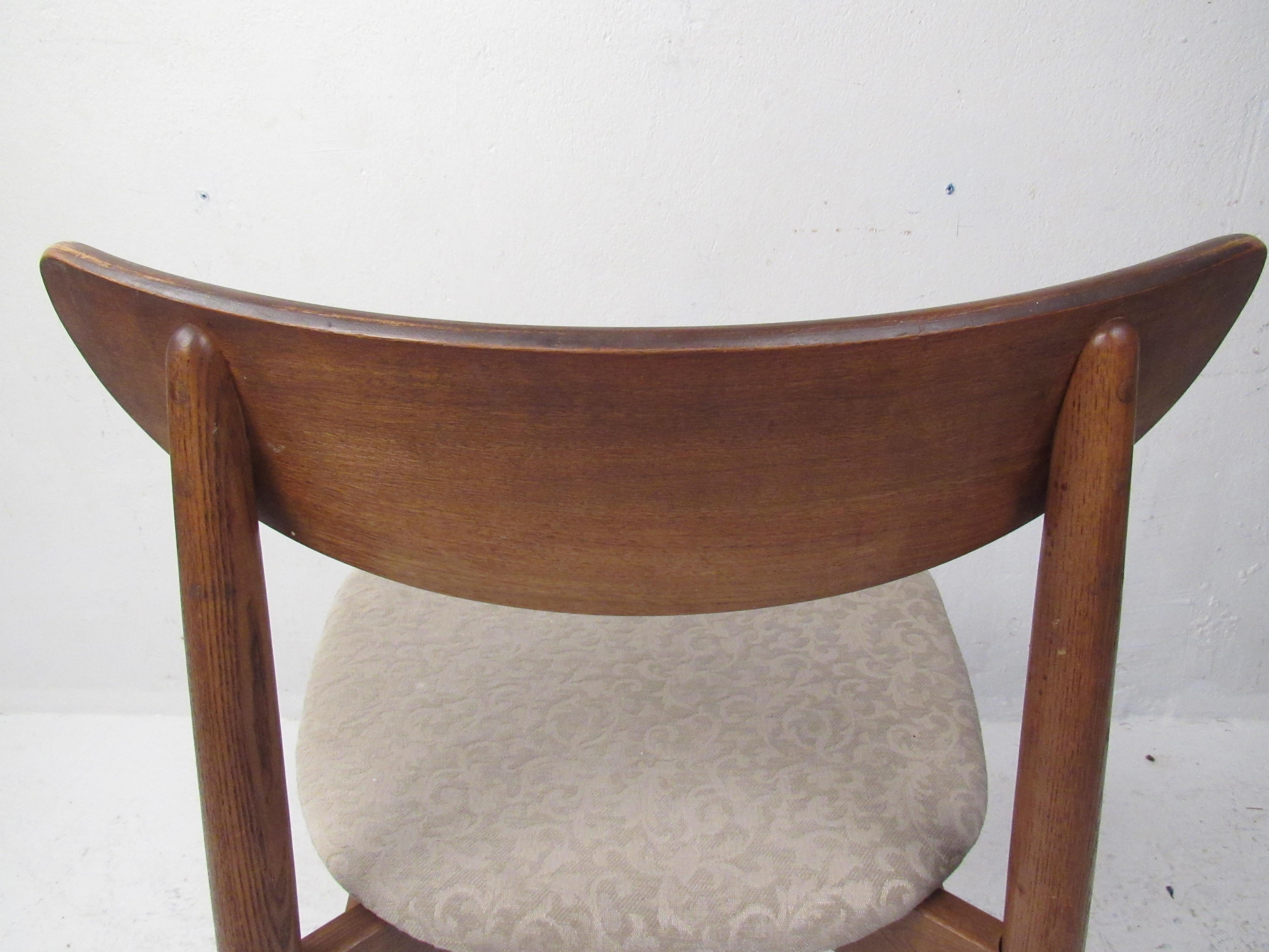 Set of Four Mid-Century Modern Walnut Dining Chairs 1