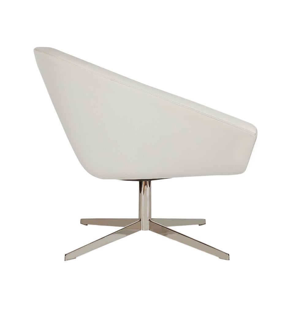 Post-Modern Set of Four Mid-Century Modern White Swivel Lounge Chairs by Bernhardt