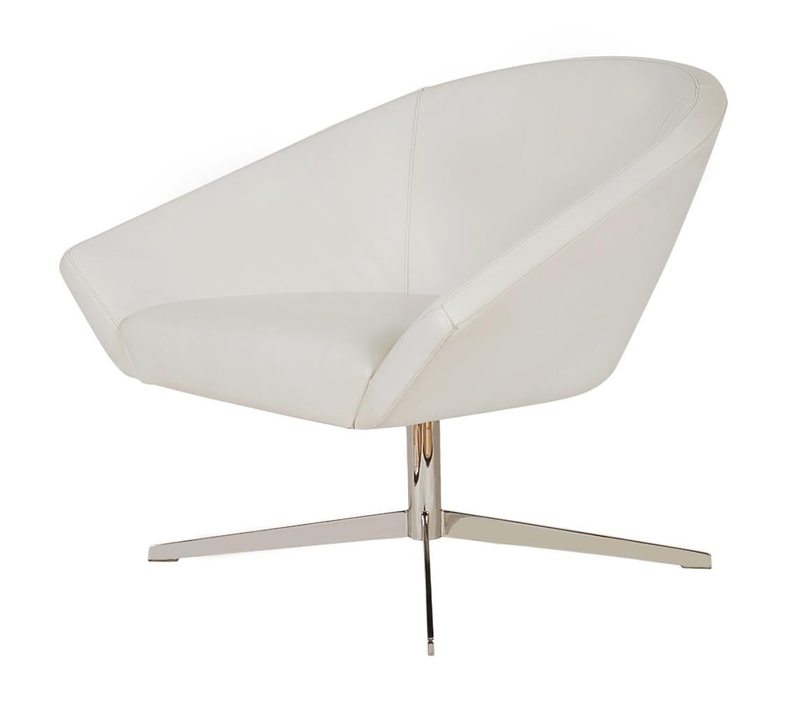 Set of Four Mid-Century Modern White Swivel Lounge Chairs by Bernhardt In Good Condition In Philadelphia, PA