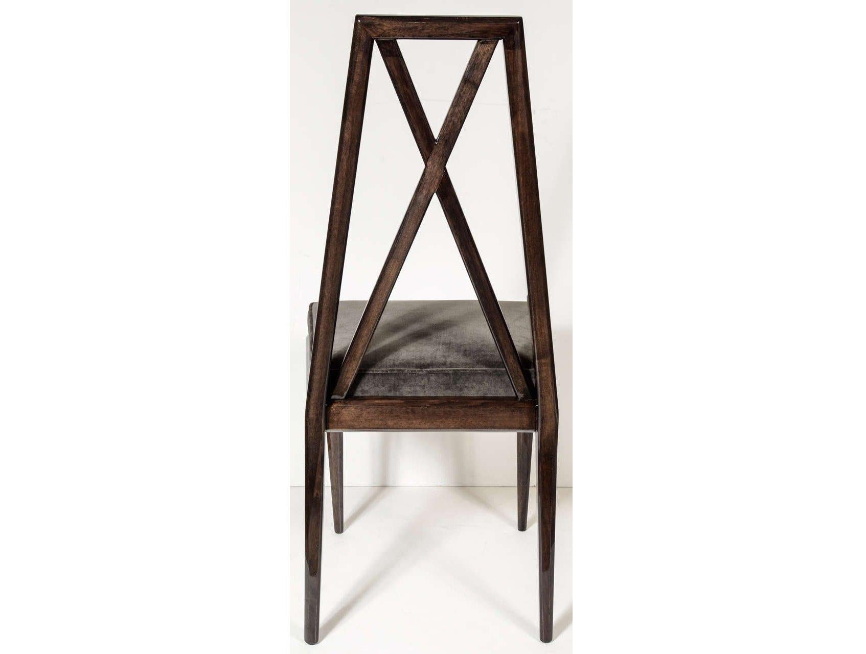 Ensemble de quatre chaises de salle à manger de style moderniste du milieu du siècle à dossier géométrique en forme de X en vente 3