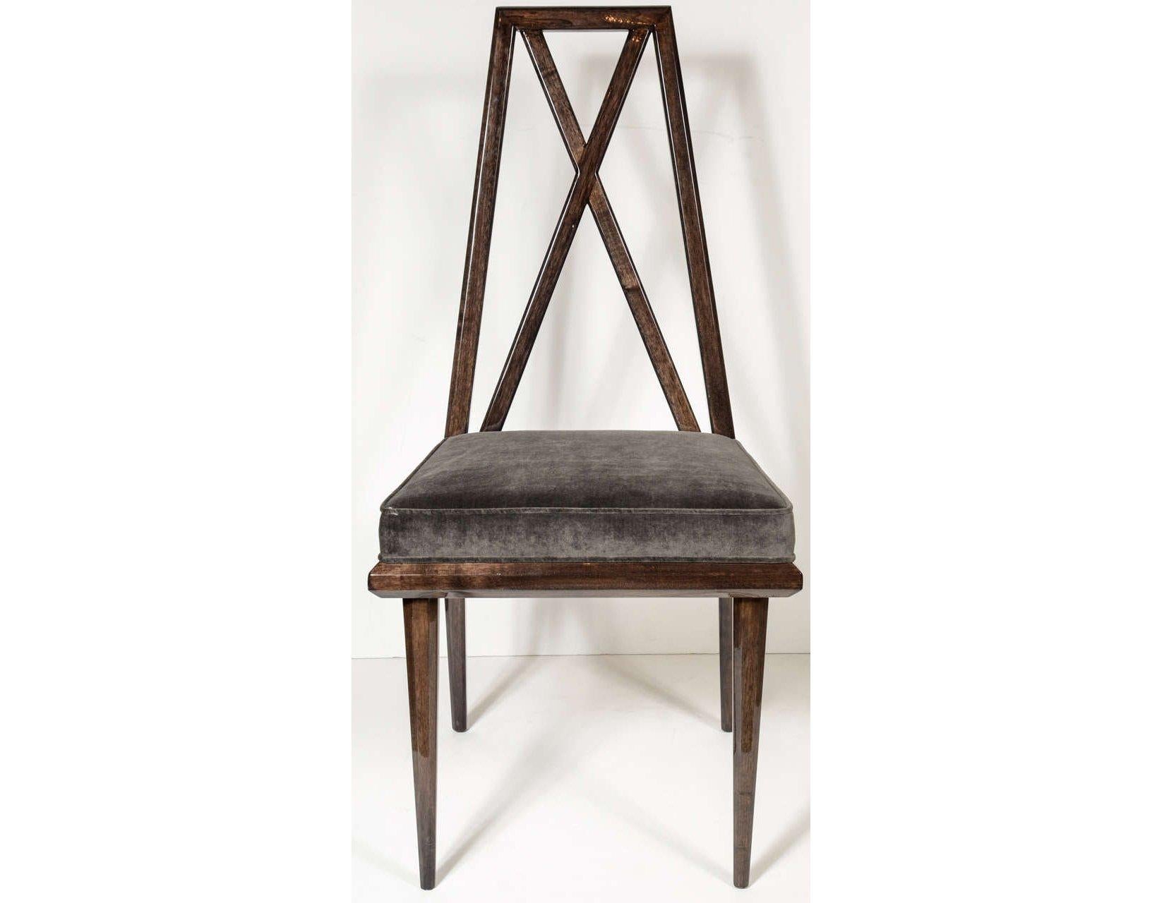 20ième siècle Ensemble de quatre chaises de salle à manger de style moderniste du milieu du siècle à dossier géométrique en forme de X en vente