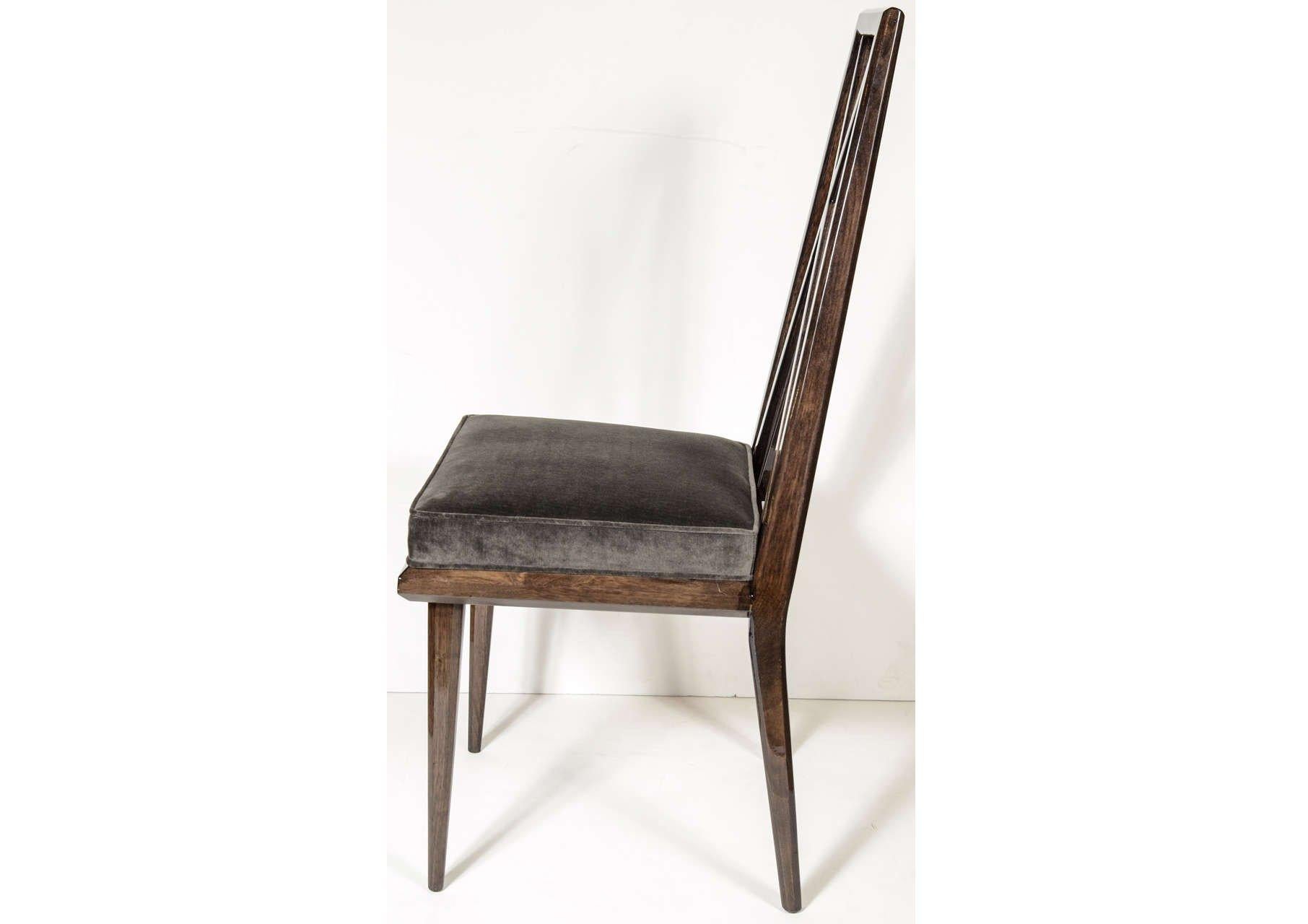 Ensemble de quatre chaises de salle à manger de style moderniste du milieu du siècle à dossier géométrique en forme de X en vente 1