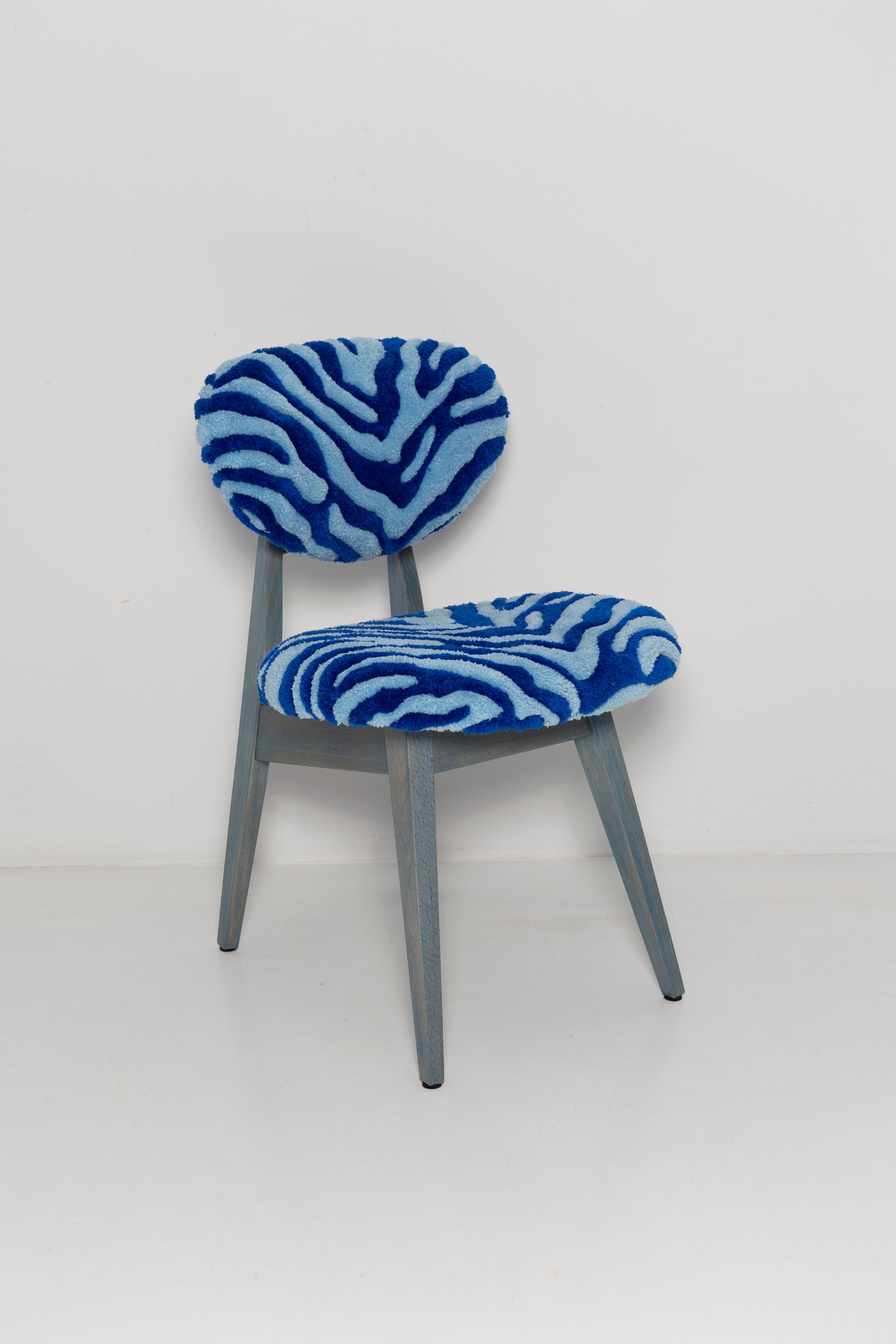 20ième siècle Ensemble de quatre chaises champignons du milieu du siècle, en laine zébrée bleue touffetée, Europe, années 1960 en vente