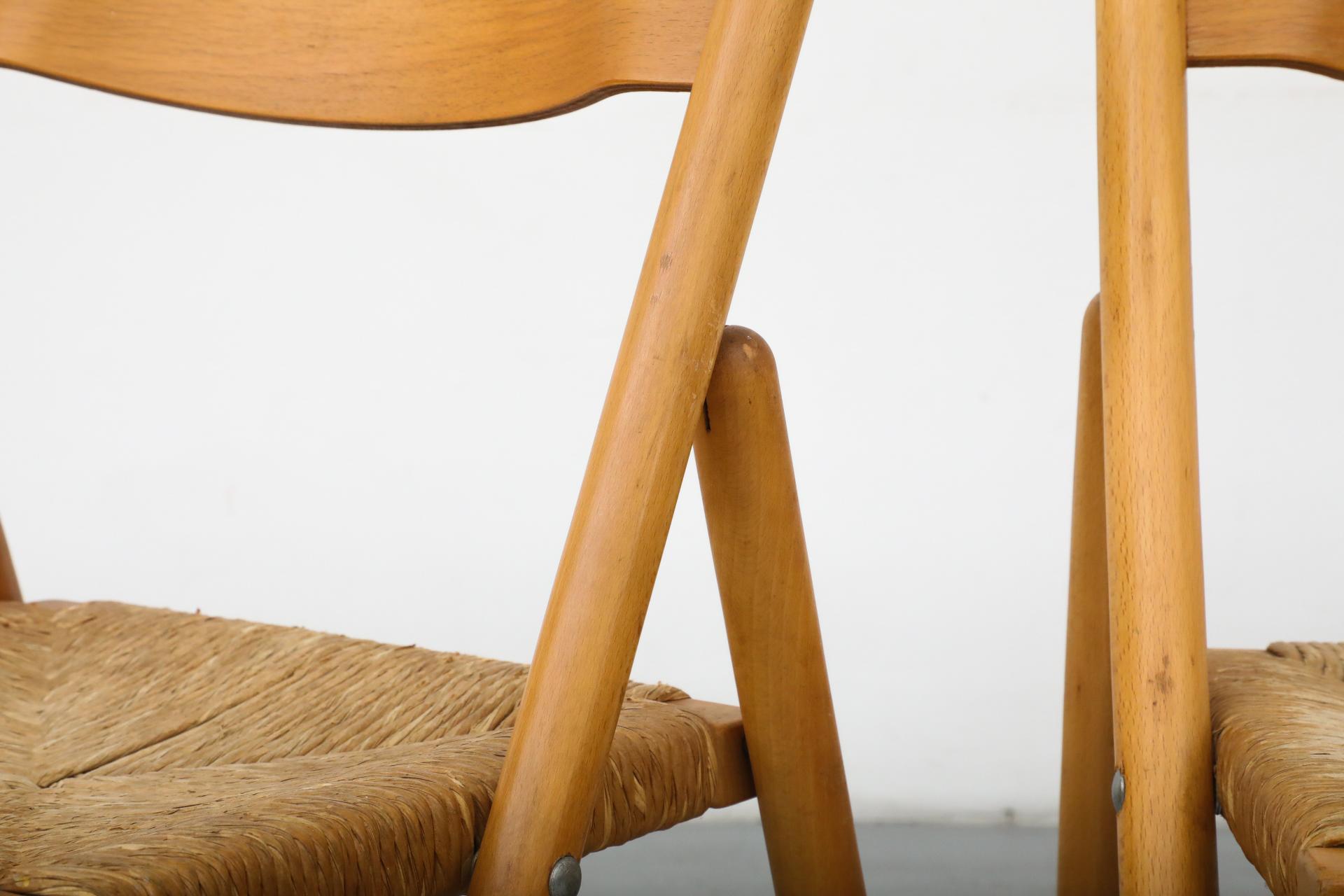 Ensemble de quatre chaises pliantes en Oak Oak du milieu du siècle avec dossiers incurvés et sièges en joncs en vente 3