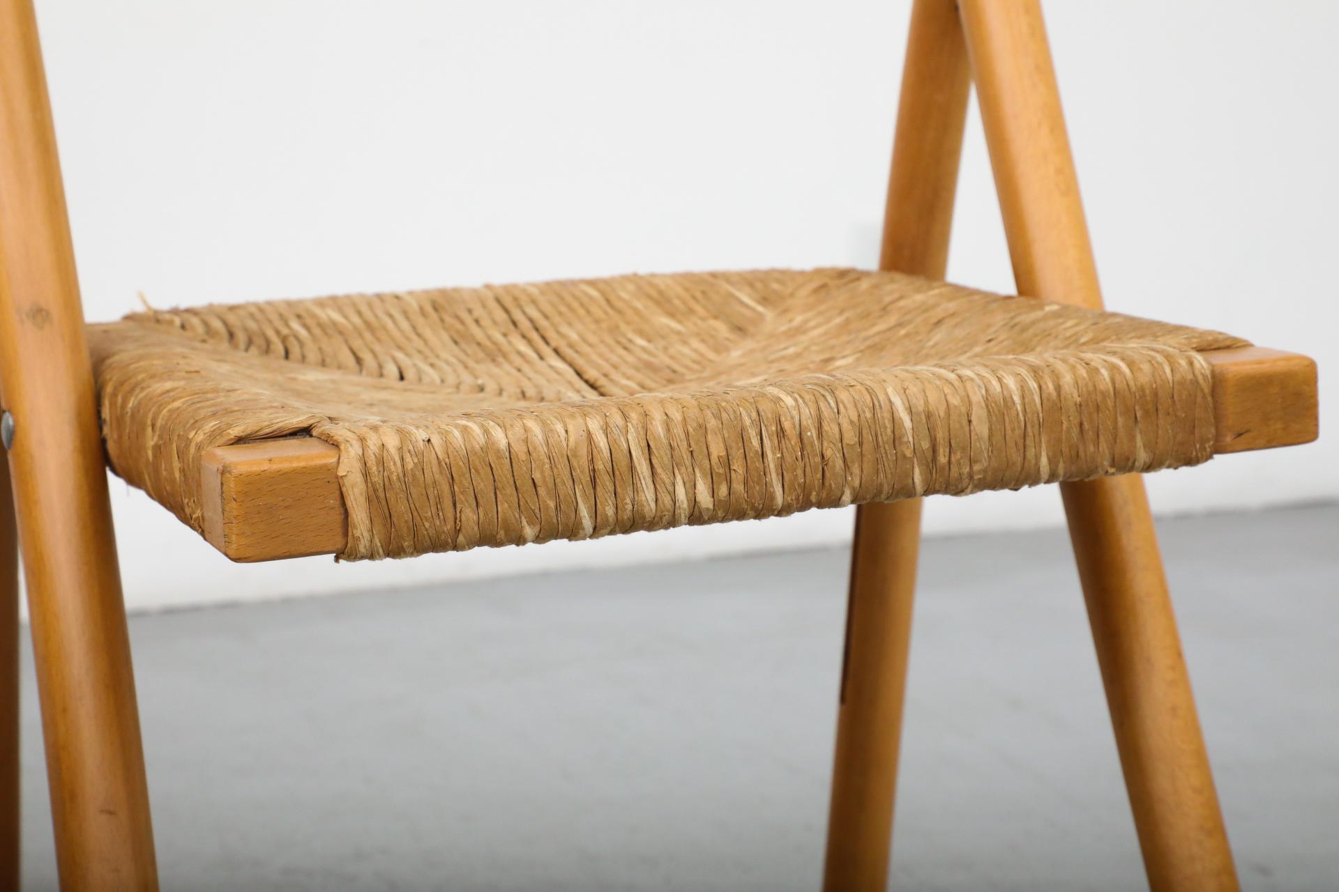 Ensemble de quatre chaises pliantes en Oak Oak du milieu du siècle avec dossiers incurvés et sièges en joncs en vente 4