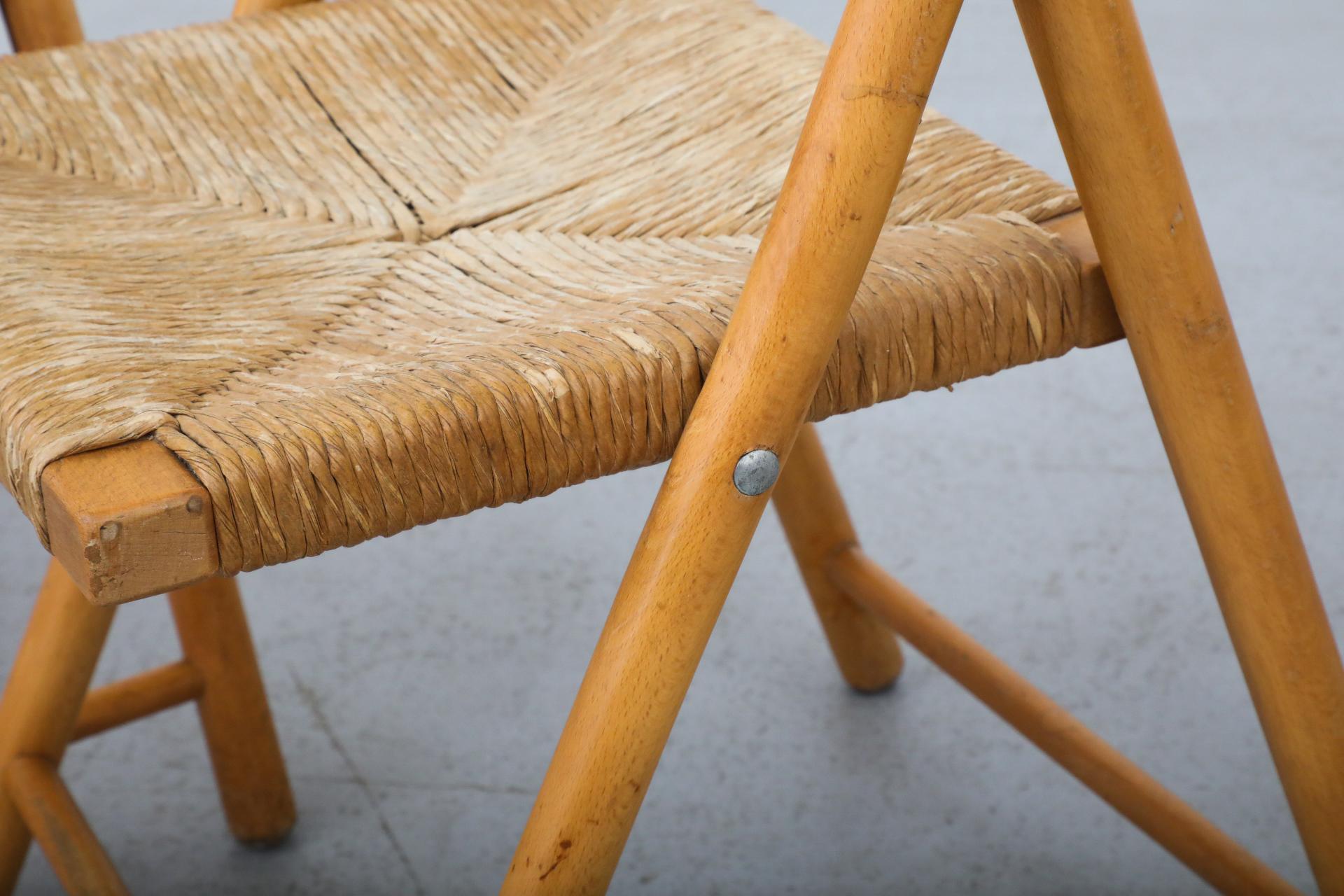 Ensemble de quatre chaises pliantes en Oak Oak du milieu du siècle avec dossiers incurvés et sièges en joncs en vente 5