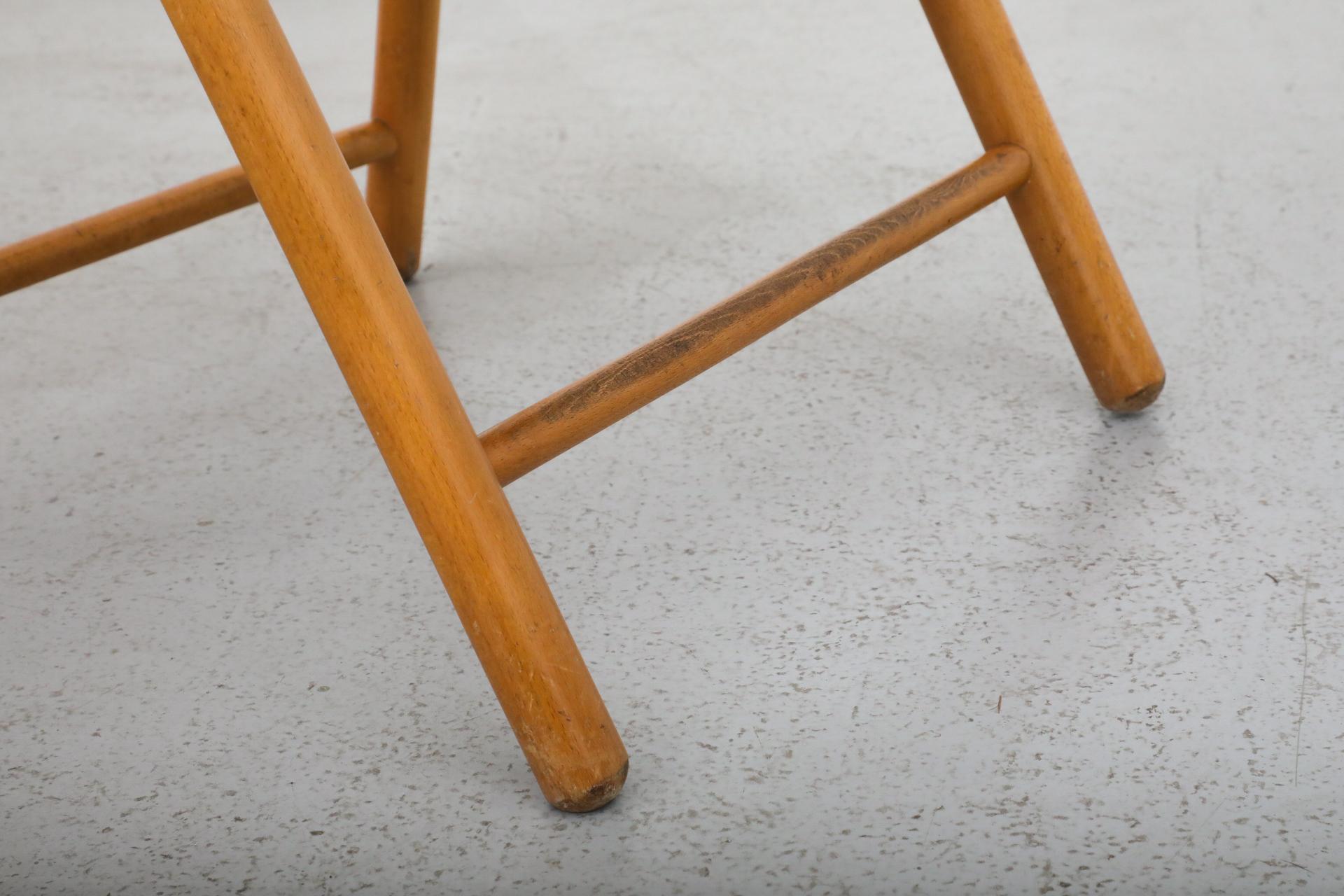 Ensemble de quatre chaises pliantes en Oak Oak du milieu du siècle avec dossiers incurvés et sièges en joncs en vente 7