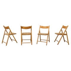Set of Four Mid-Century Oak Folding Chairs with Curved Backs and Rush Seats