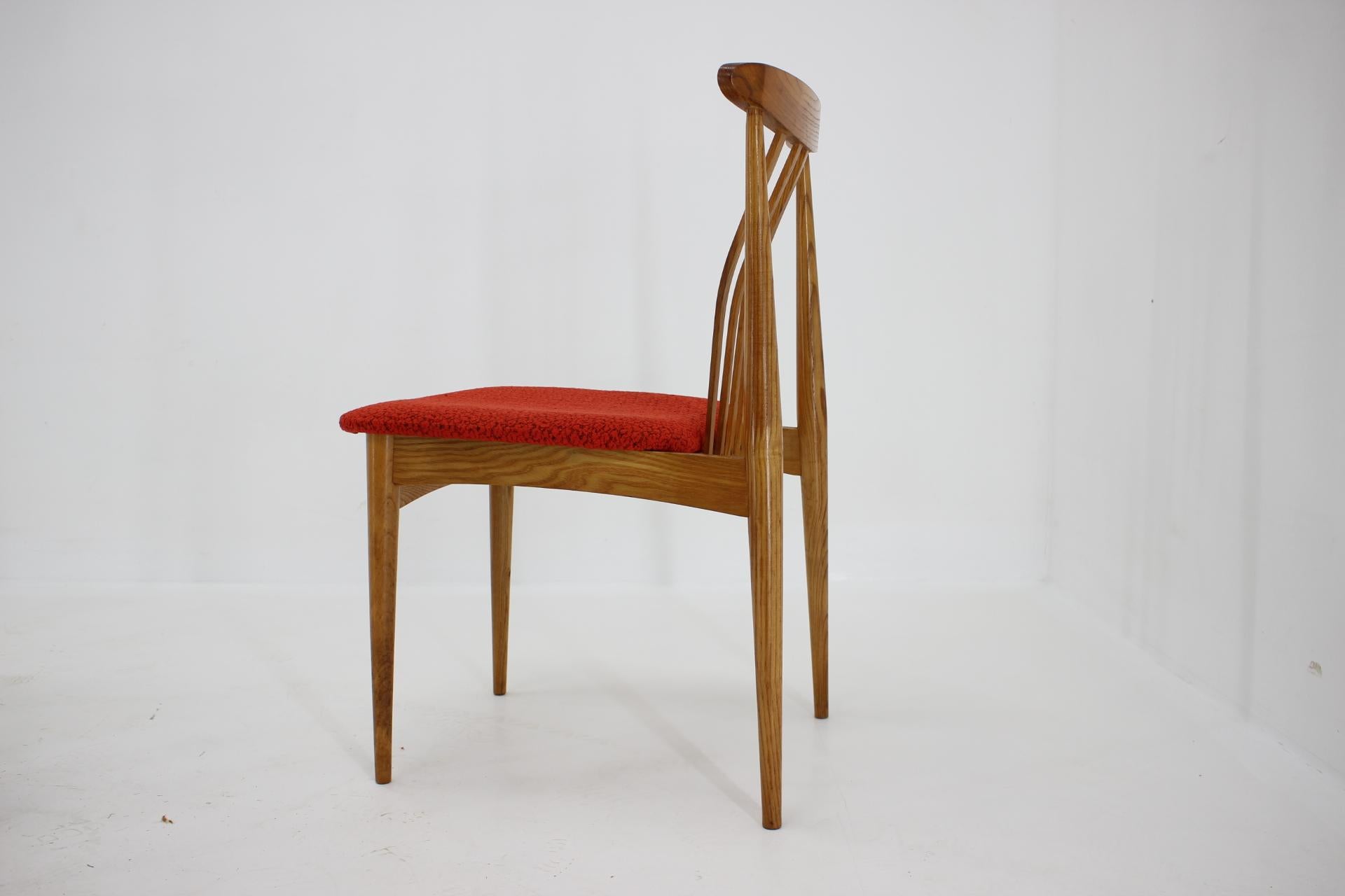 Tessuto Set di quattro sedie da pranzo in faggio di design organico del Medioevo - Anni '60 in vendita