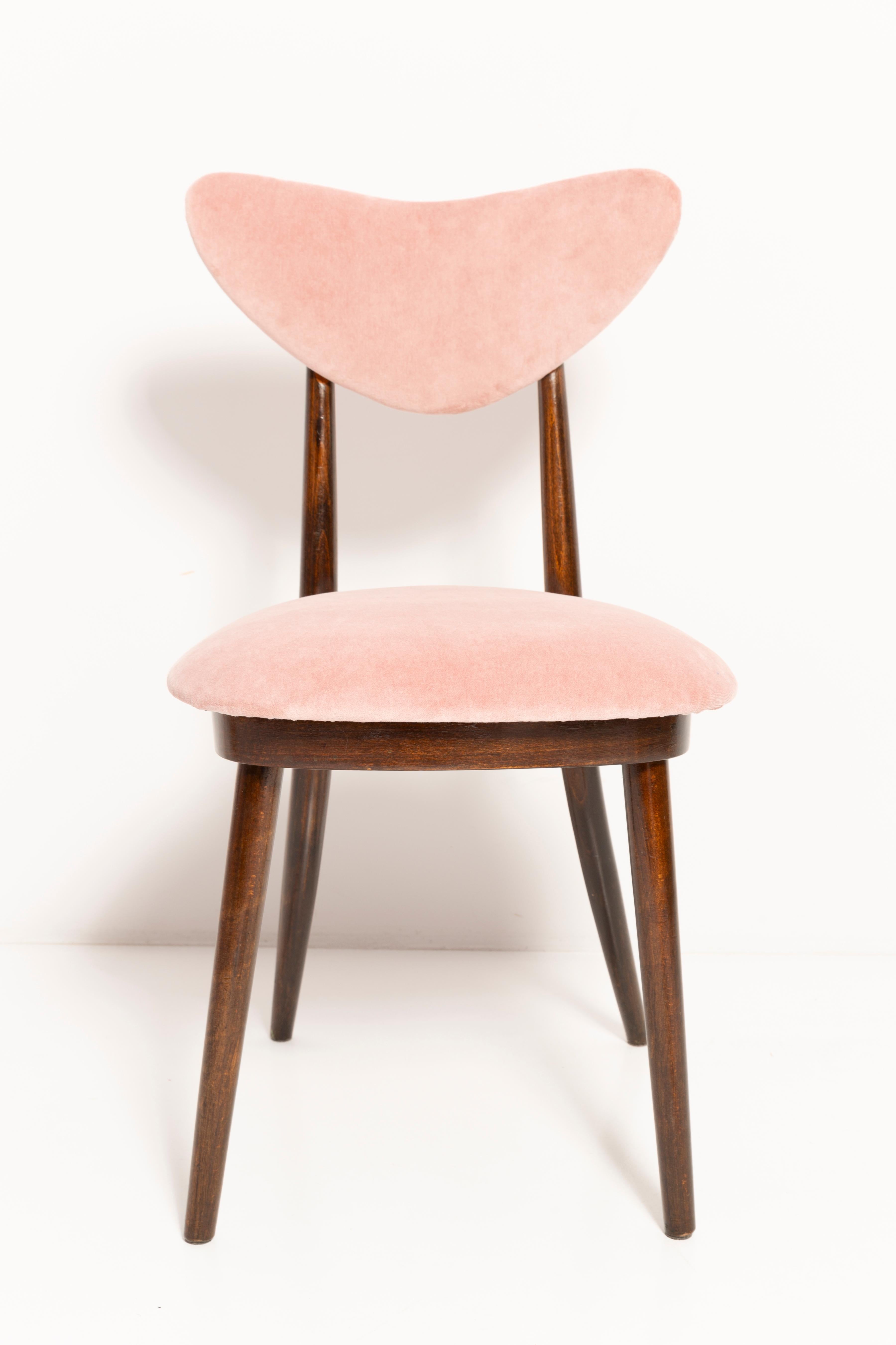 Polonais Ensemble de quatre chaises en velours de coton rose en forme de cœur du milieu du siècle, Europe, années 1960 en vente