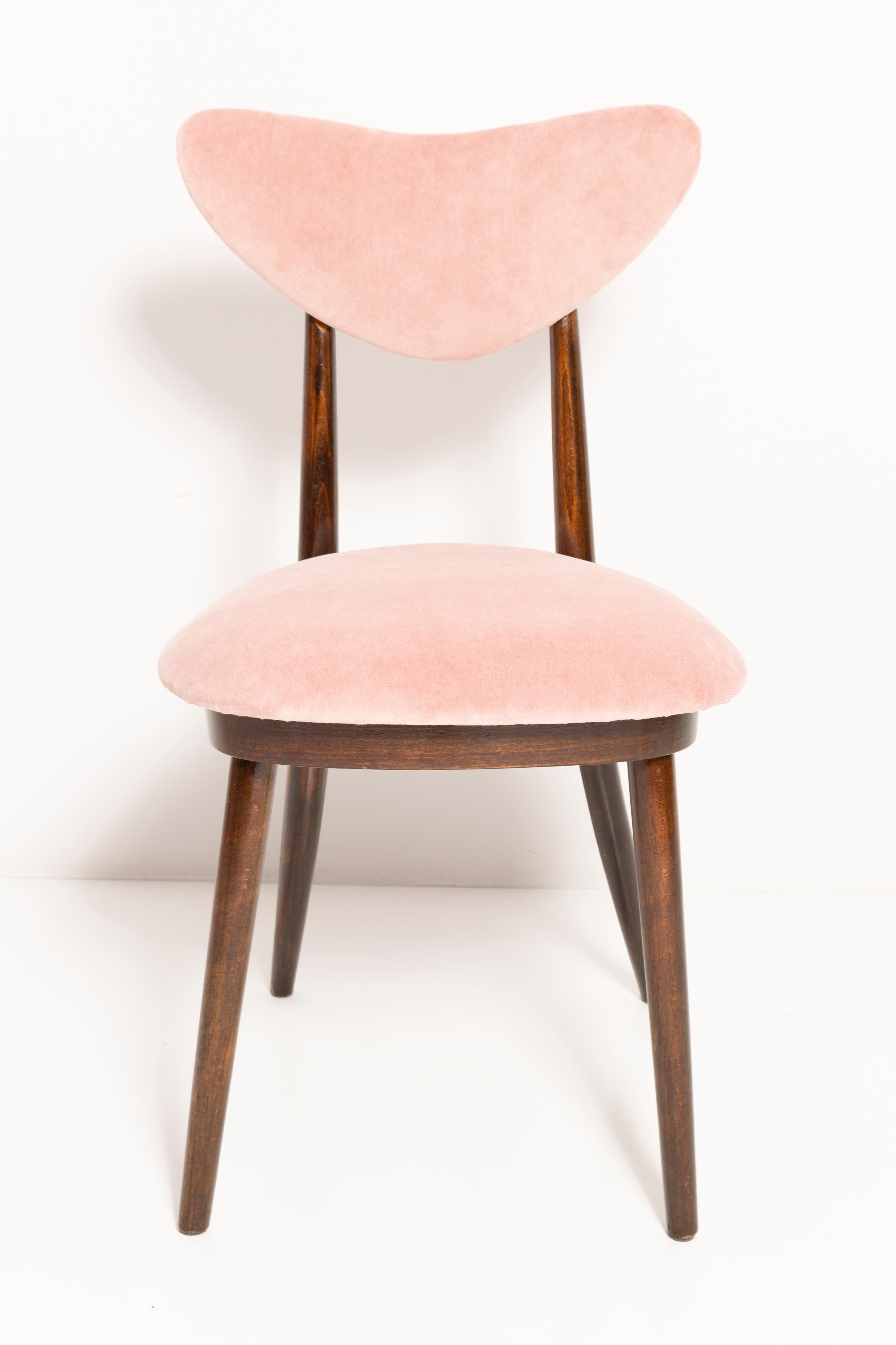 Ensemble de quatre chaises en velours de coton rose en forme de cœur du milieu du siècle, Europe, années 1960 Excellent état - En vente à 05-080 Hornowek, PL