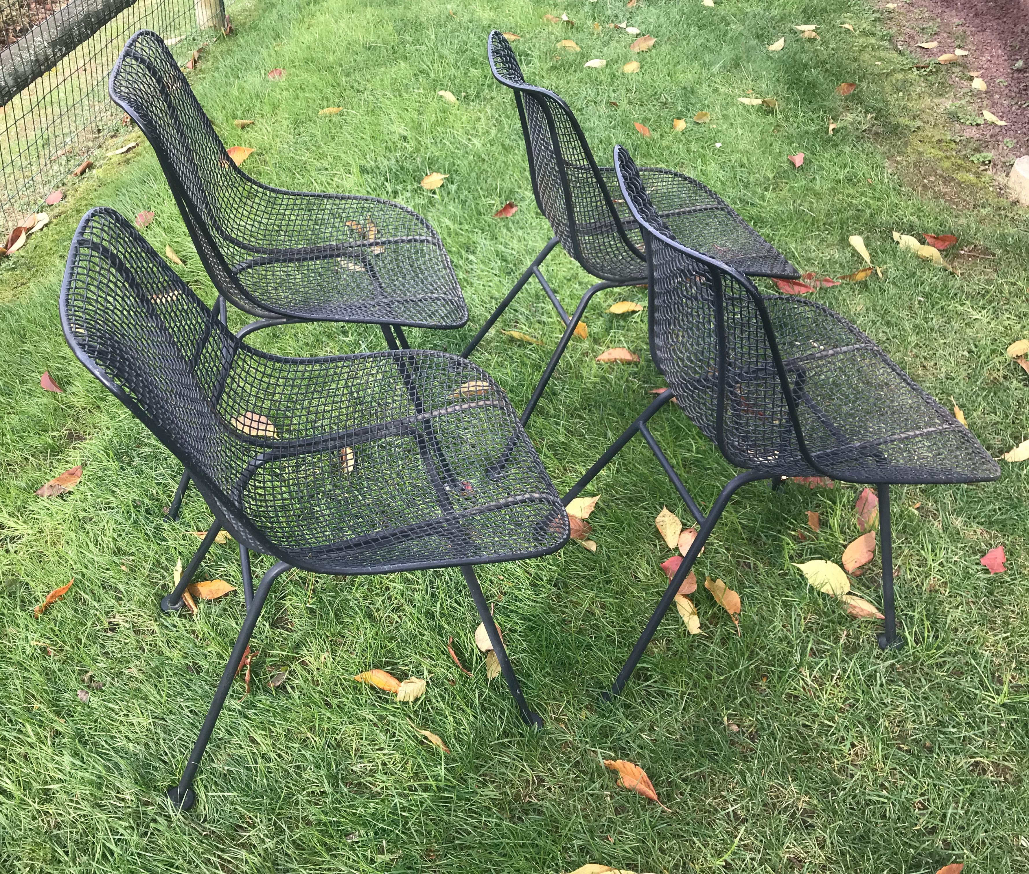 Set of Four Mid Century Russell Woodard Sculptura Mesh Seat Dining Chairs, 1950s In Good Condition In Bedford Hills, NY