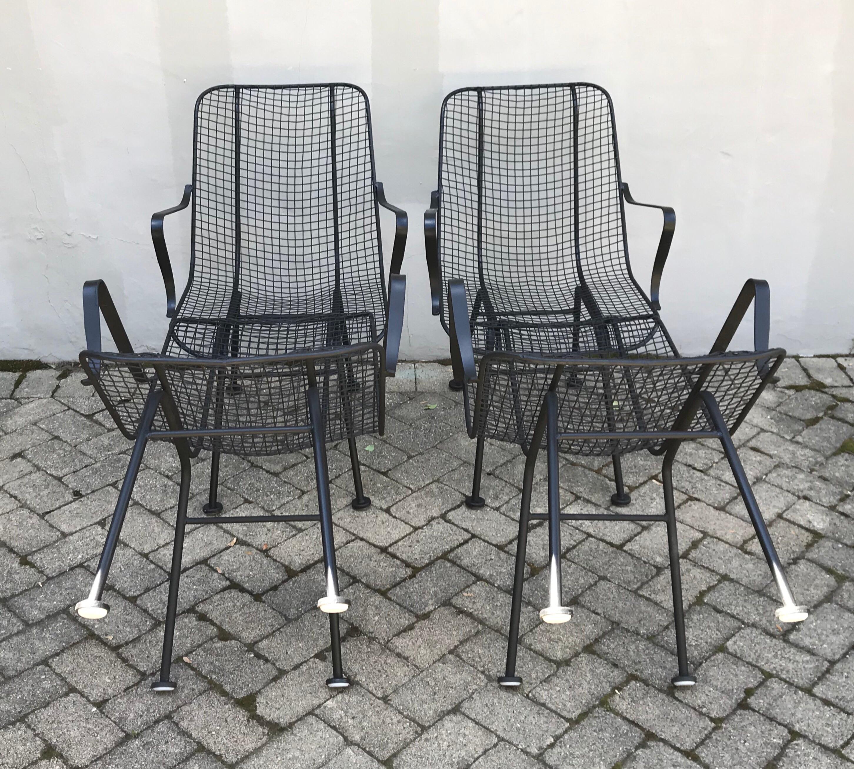 Set of Four Mid Century Woodward Wrought Iron Patio Lounge Chairs In Good Condition In Bedford Hills, NY