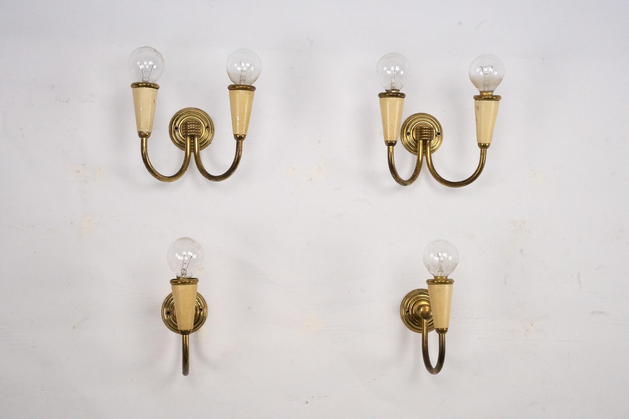 Set of four Mid-Century sconces in lacquer and brass. Italy 1950s en vente 8