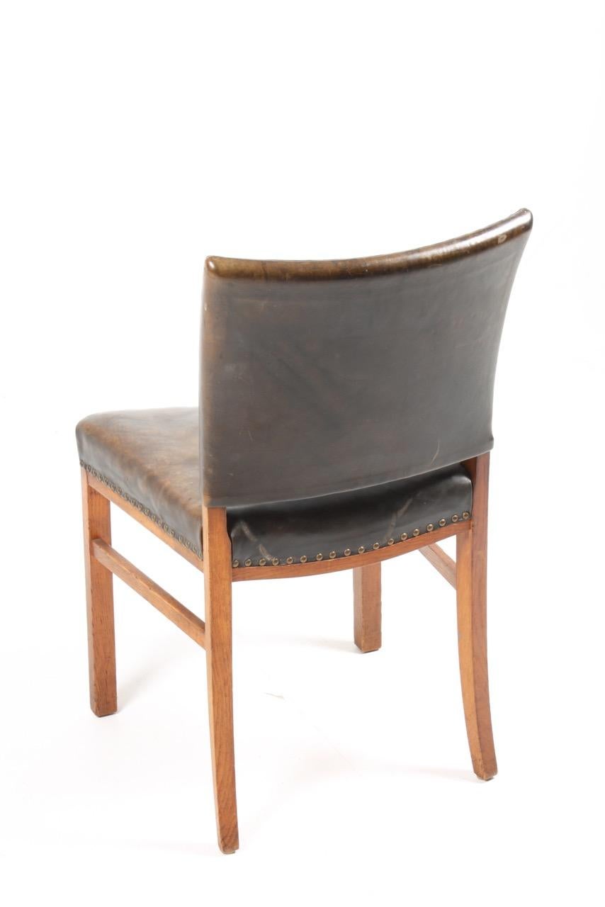 Set of Four Midcentury Side Chairs in Patinated Leather by Fritz Hansen, Danish 2