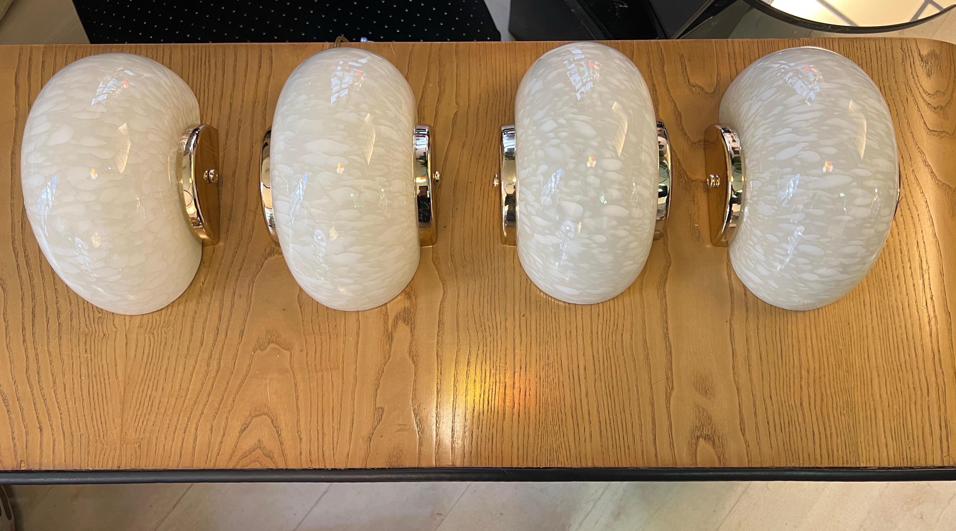 Set of Four Mid- Century Speckled Cream Murano Glass Wall Sconces, 1950 For Sale 8