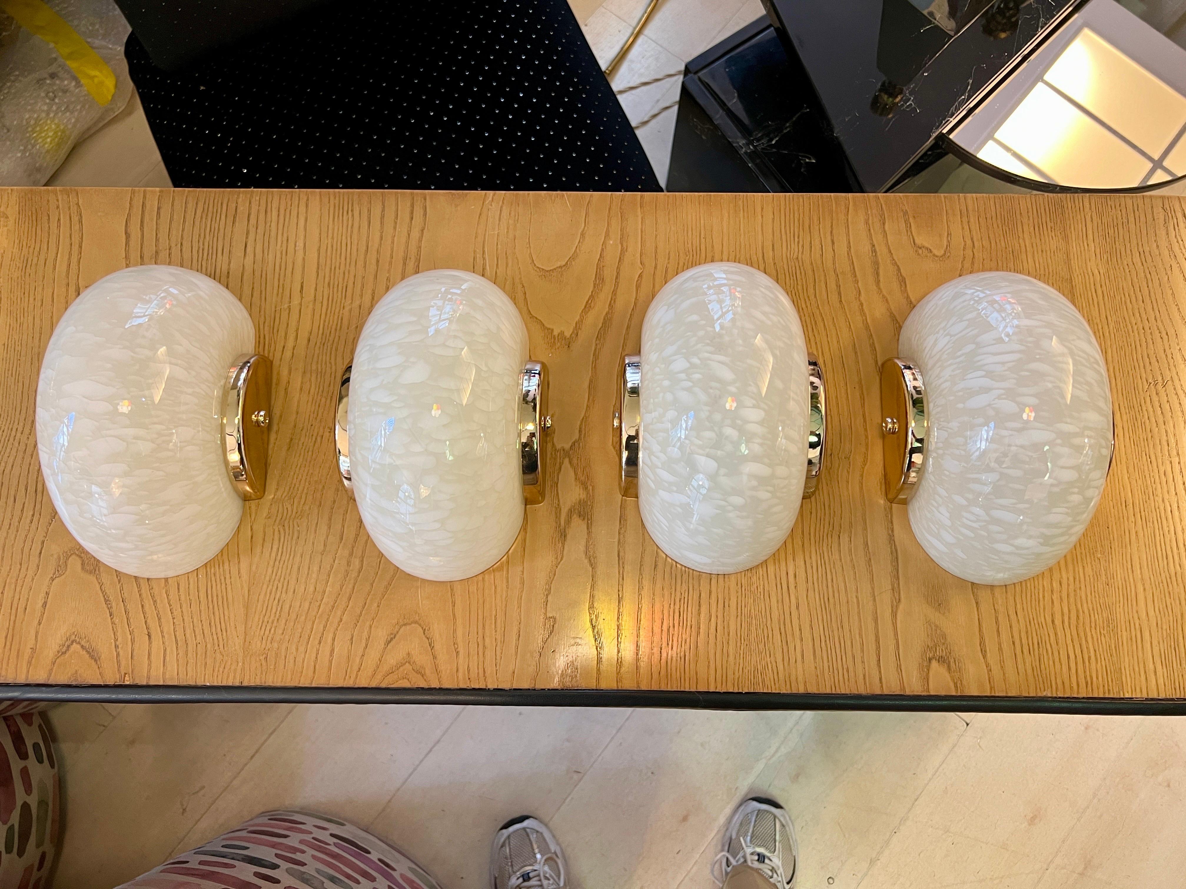 Mid-Century Modern Set of Four Mid- Century Speckled Cream Murano Glass Wall Sconces, 1950 For Sale