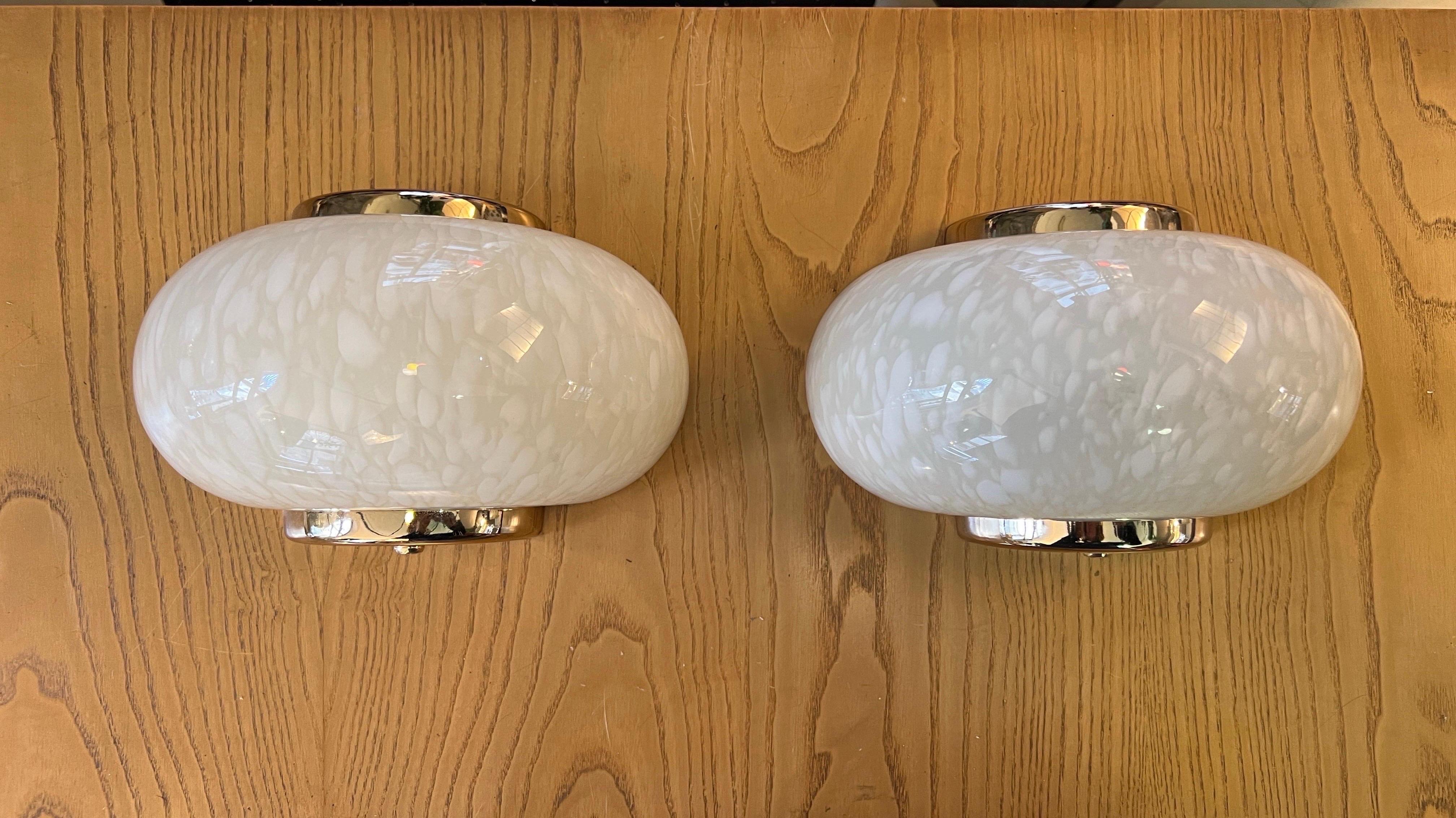 Set of Four Mid- Century Speckled Cream Murano Glass Wall Sconces, 1950 For Sale 2