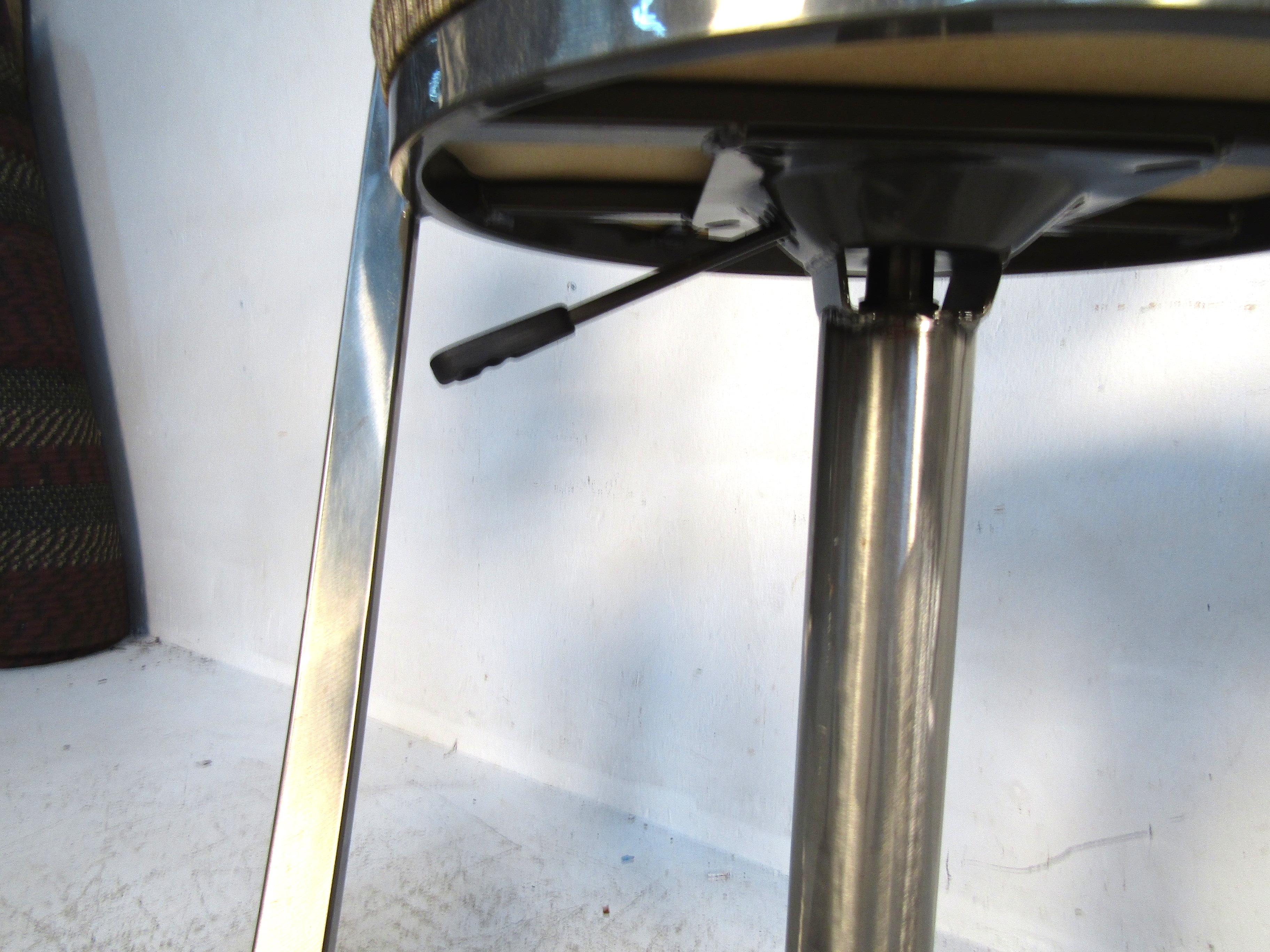 Set of Four Midcentury Steel Bar Stools For Sale 1