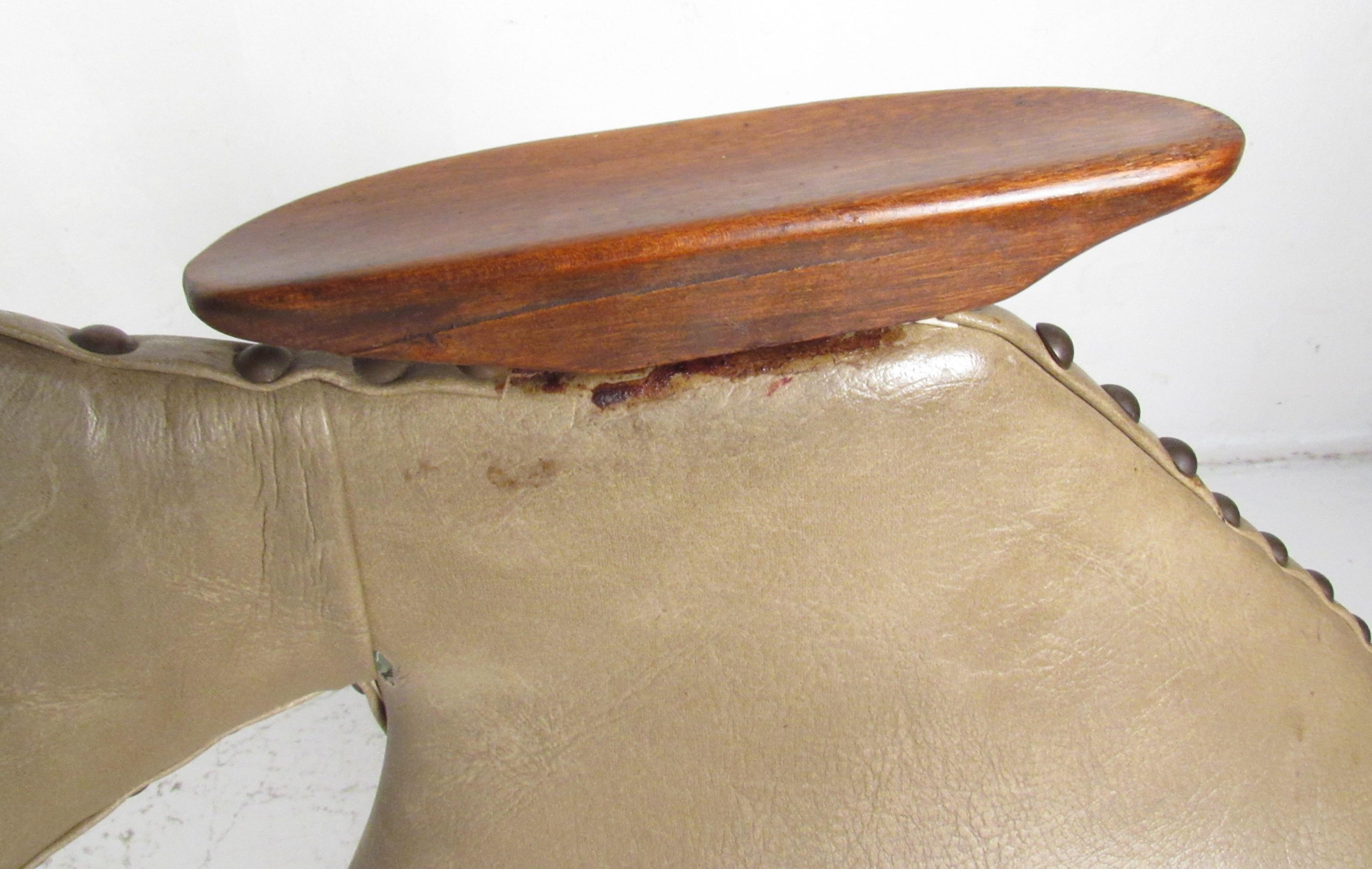 Ensemble de quatre fauteuils pivotants du milieu du siècle dernier en vente 3