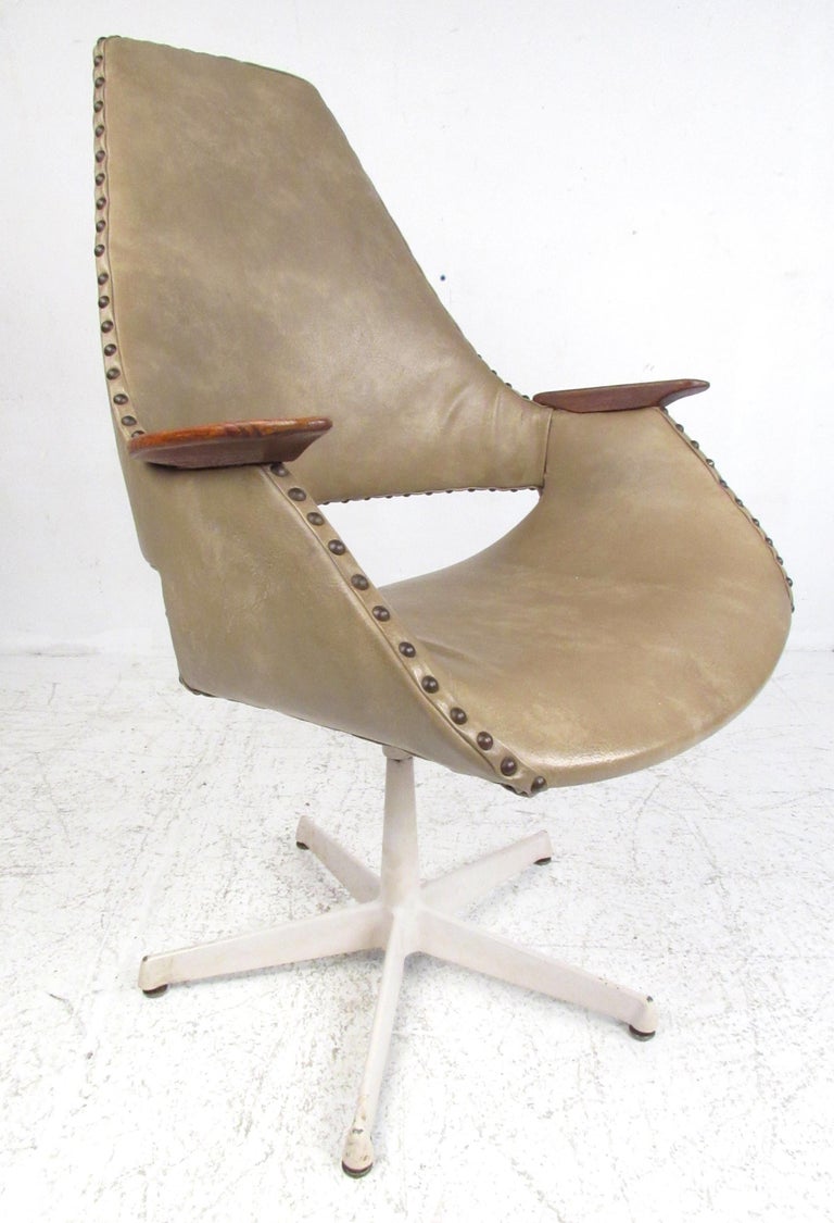 Set of Four Midcentury Swivel Armchairs For Sale at 1stDibs