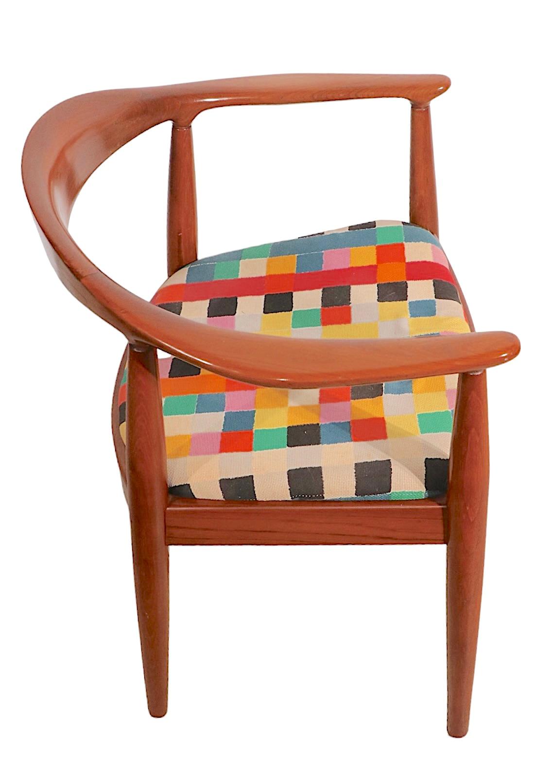 Ensemble de quatre chaises modle The Chair du milieu du sicle d'aprs Wegner en vente 5