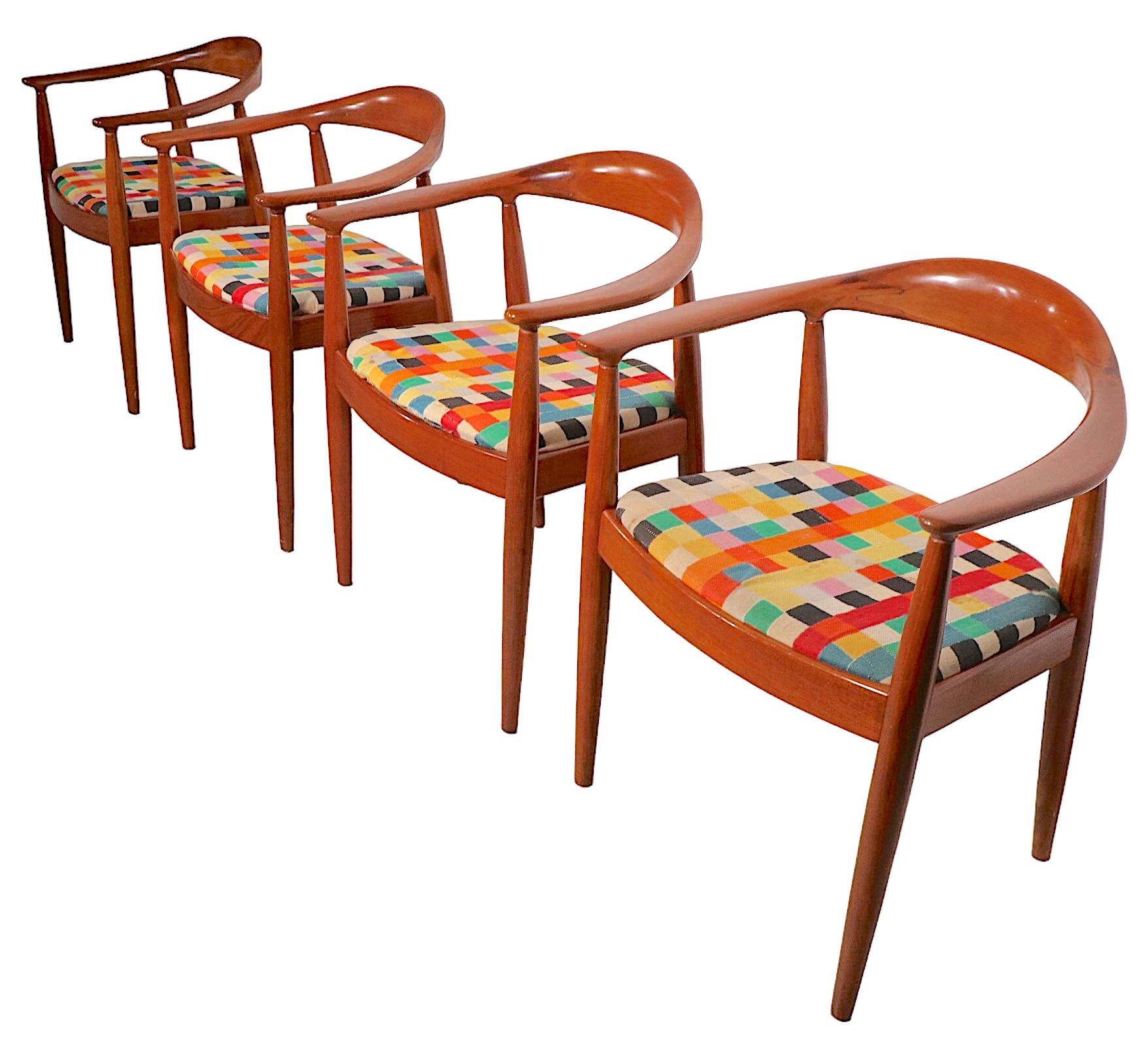 Ensemble de quatre chaises modle The Chair du milieu du sicle d'aprs Wegner en vente 7