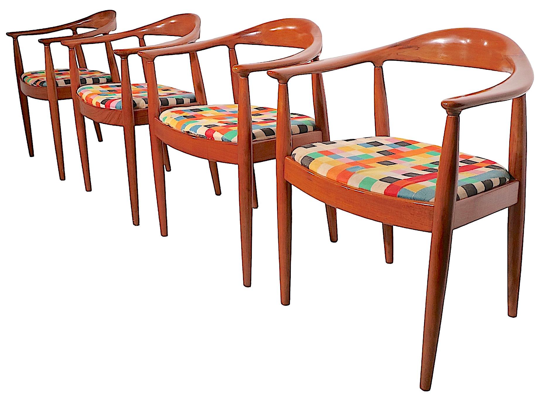 Ensemble de quatre chaises modle The Chair du milieu du sicle d'aprs Wegner en vente 8