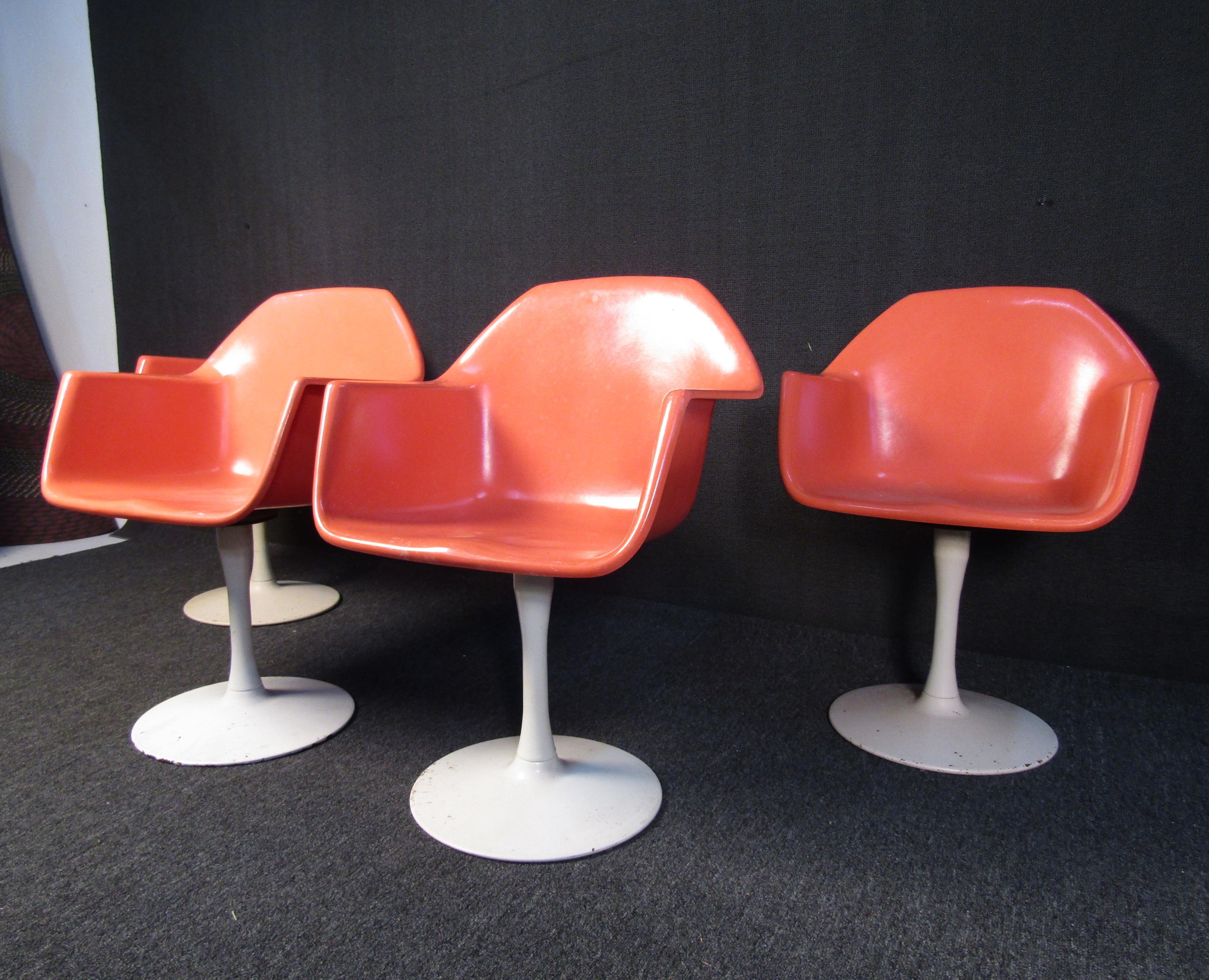 Mid-Century Modern Ensemble de quatre chaises tulipes du milieu du siècle dernier en vente