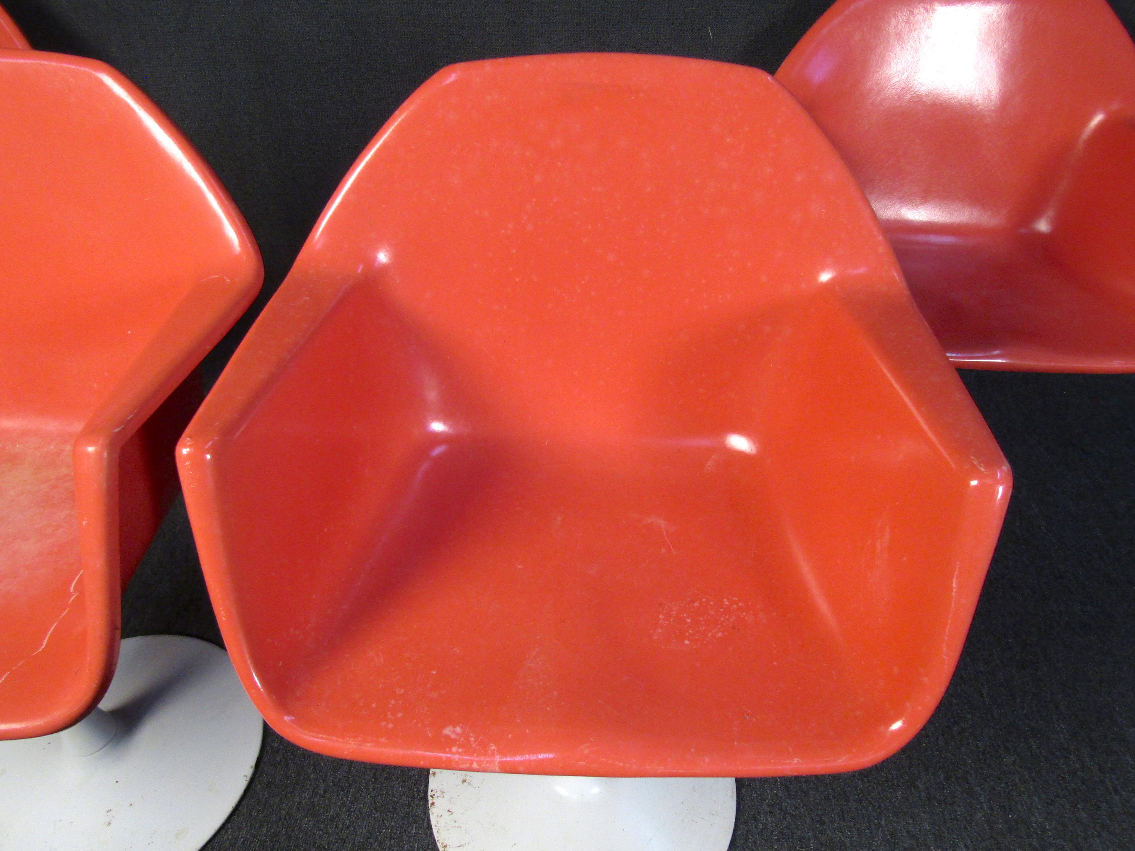 Mid-Century Modern Set of Four Mid-Century Tulip Chairs For Sale