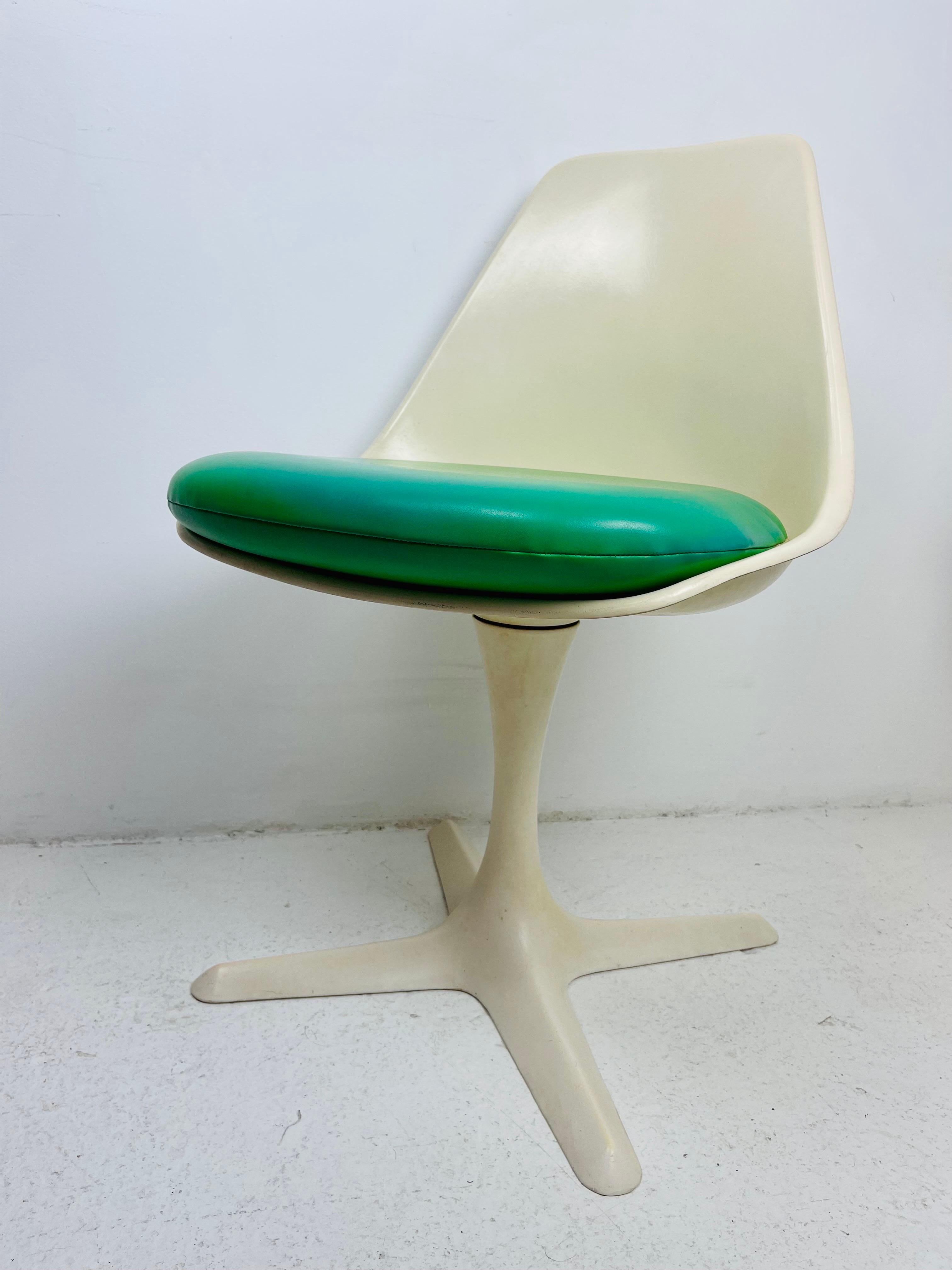 Set of Four Mid-Century Tulip Swivel Chairs by Burke In Good Condition In Dallas, TX
