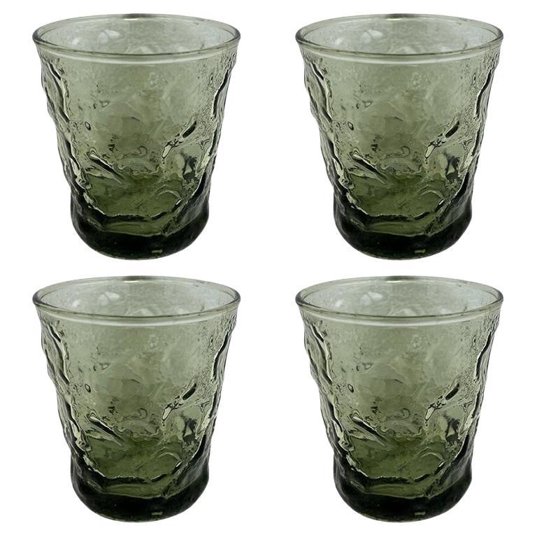 Ensemble de quatre verres à jus en verre vert crinkle Vintage du milieu du siècle dernier en vente