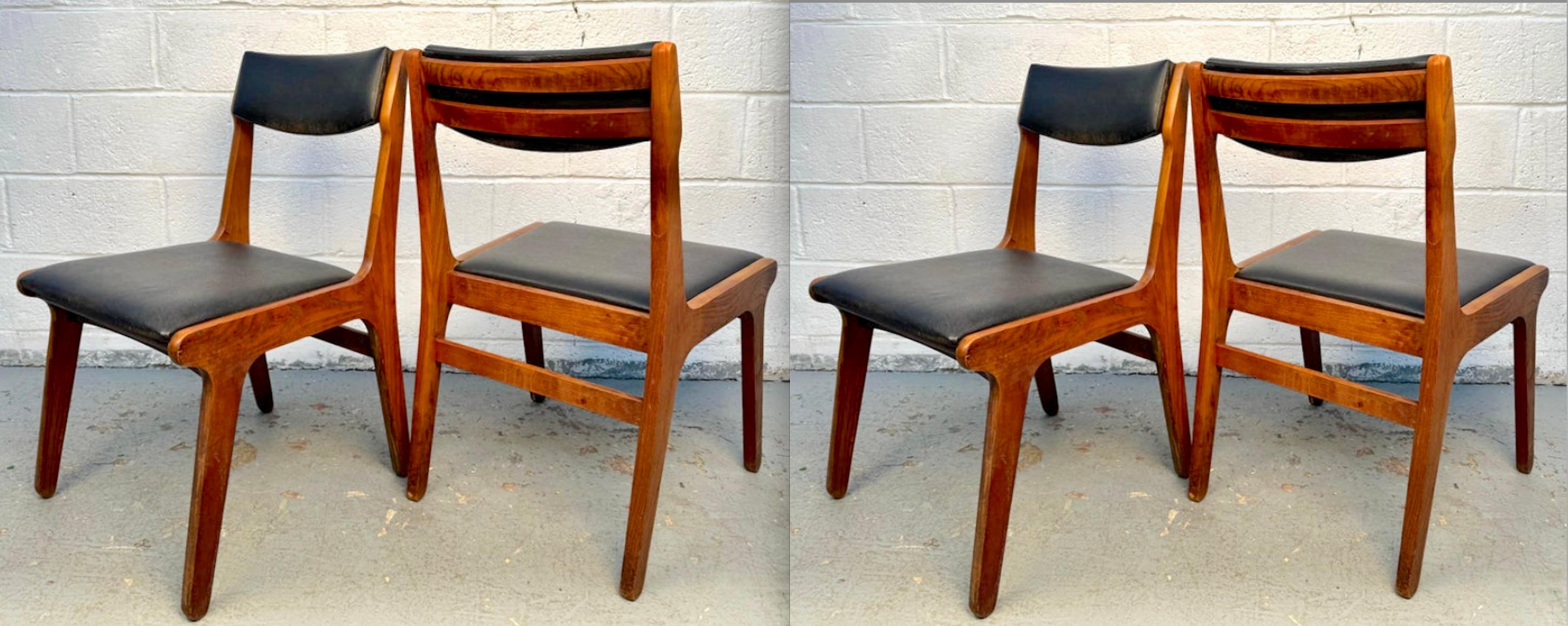 Set di quattro sedie da pranzo in vinile del Medioevo in vendita