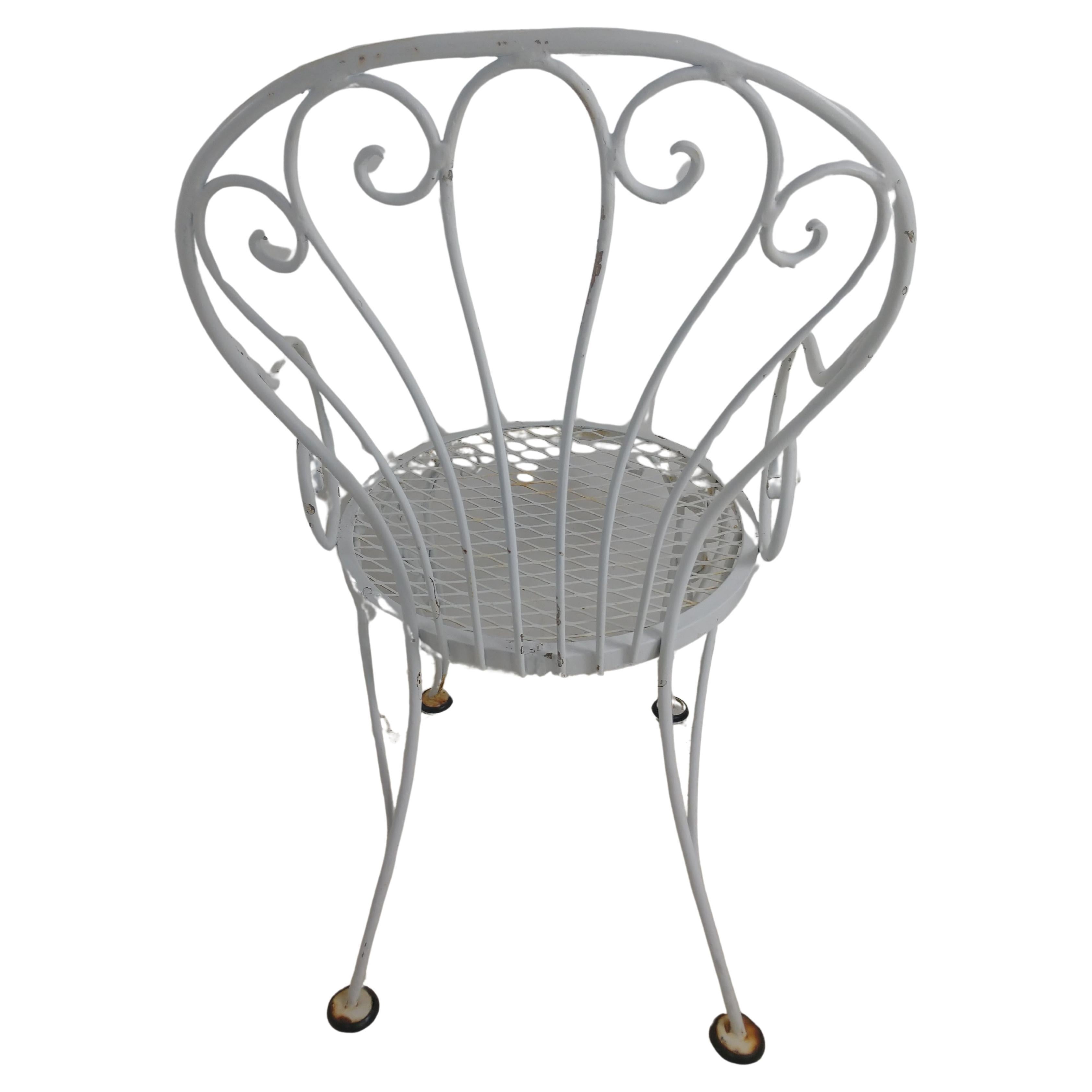 Art Nouveau Set di quattro poltrone a rotelle Woodard della metà del secolo scorso con sedute in rete, circa 1955 in vendita
