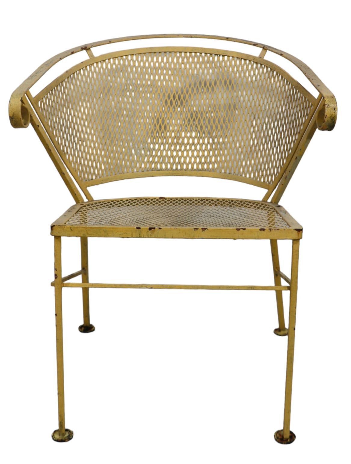 Ensemble de quatre chaises de salle à manger de jardin en fer forgé du milieu du siècle dernier par Woodard  en vente 4