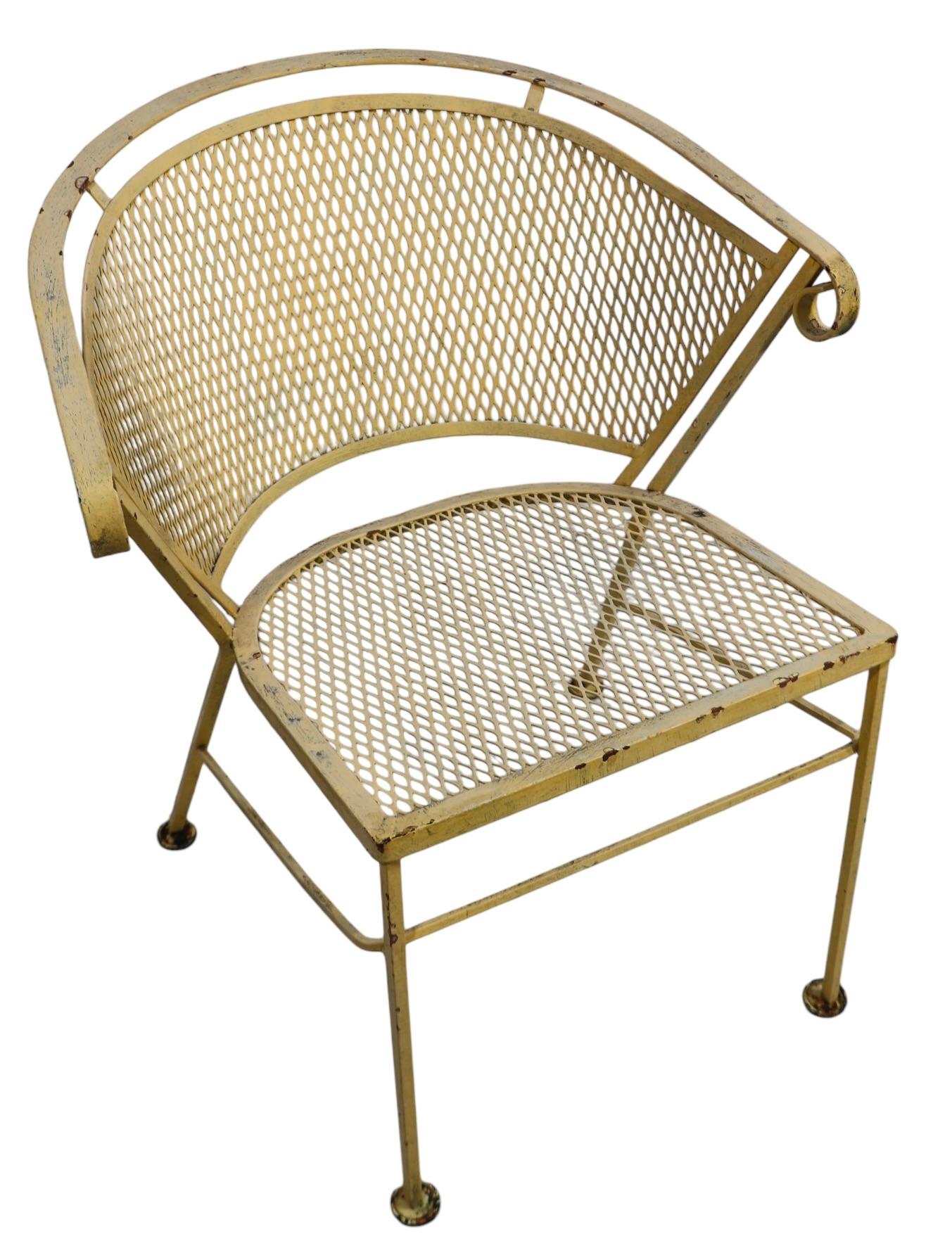 Ensemble de quatre chaises de salle à manger de jardin en fer forgé du milieu du siècle dernier par Woodard  en vente 6